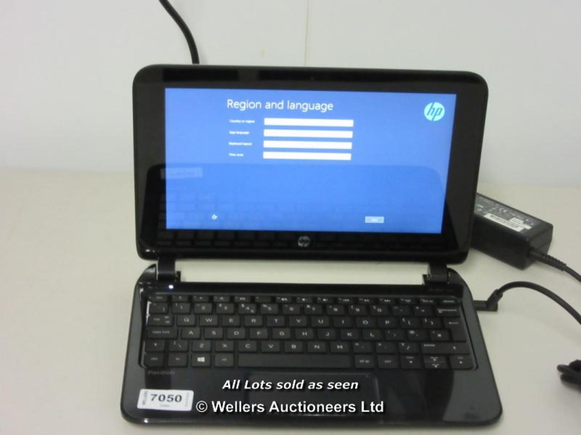 *"HP PAVILION TOUCHSMRT 10-E011SA 10.1" LAPTOP / AMD A4-1200 1.0GHZ / RAM 2GB / WINDOWS 8 O/S / WITH