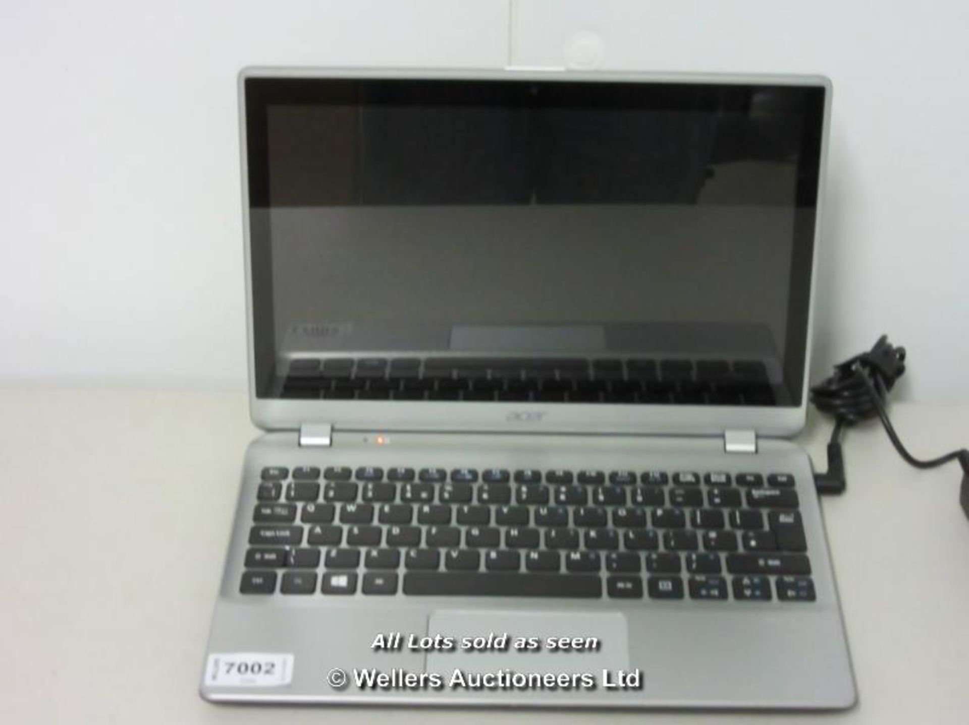*"ACER ASPIRE V5-122P 11.6" TOUCH SCREEN LAPTOP / AMD A4 PROCESSOR / WITHOUT HDD / WITHOUT OPERATING