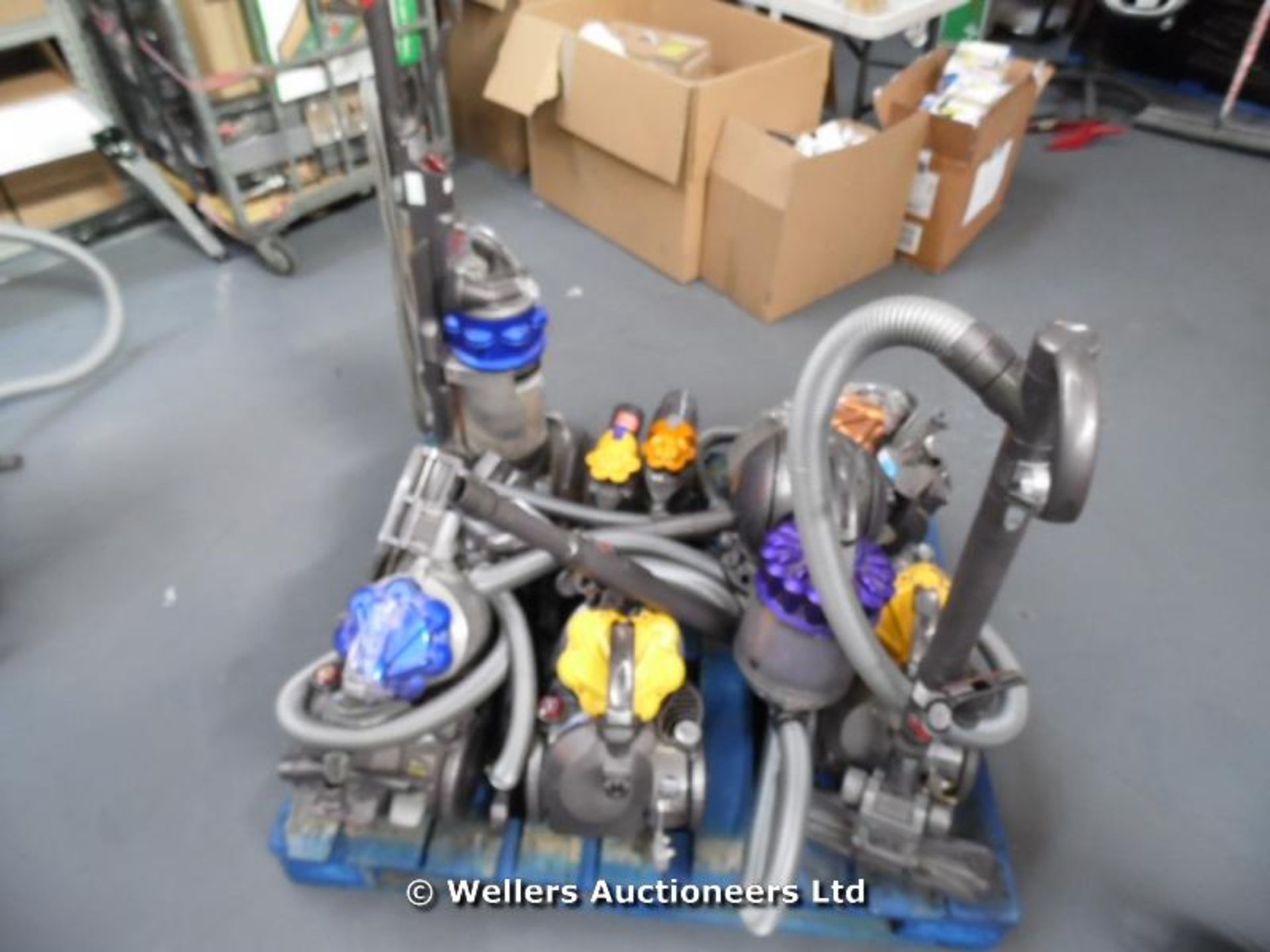 *1X MIXED PALLET OF APPROX 7X DYSON VACUUM CLEANERS. (LOCATION ROOKSLEY) / GRADE: RETAIL RETURN /