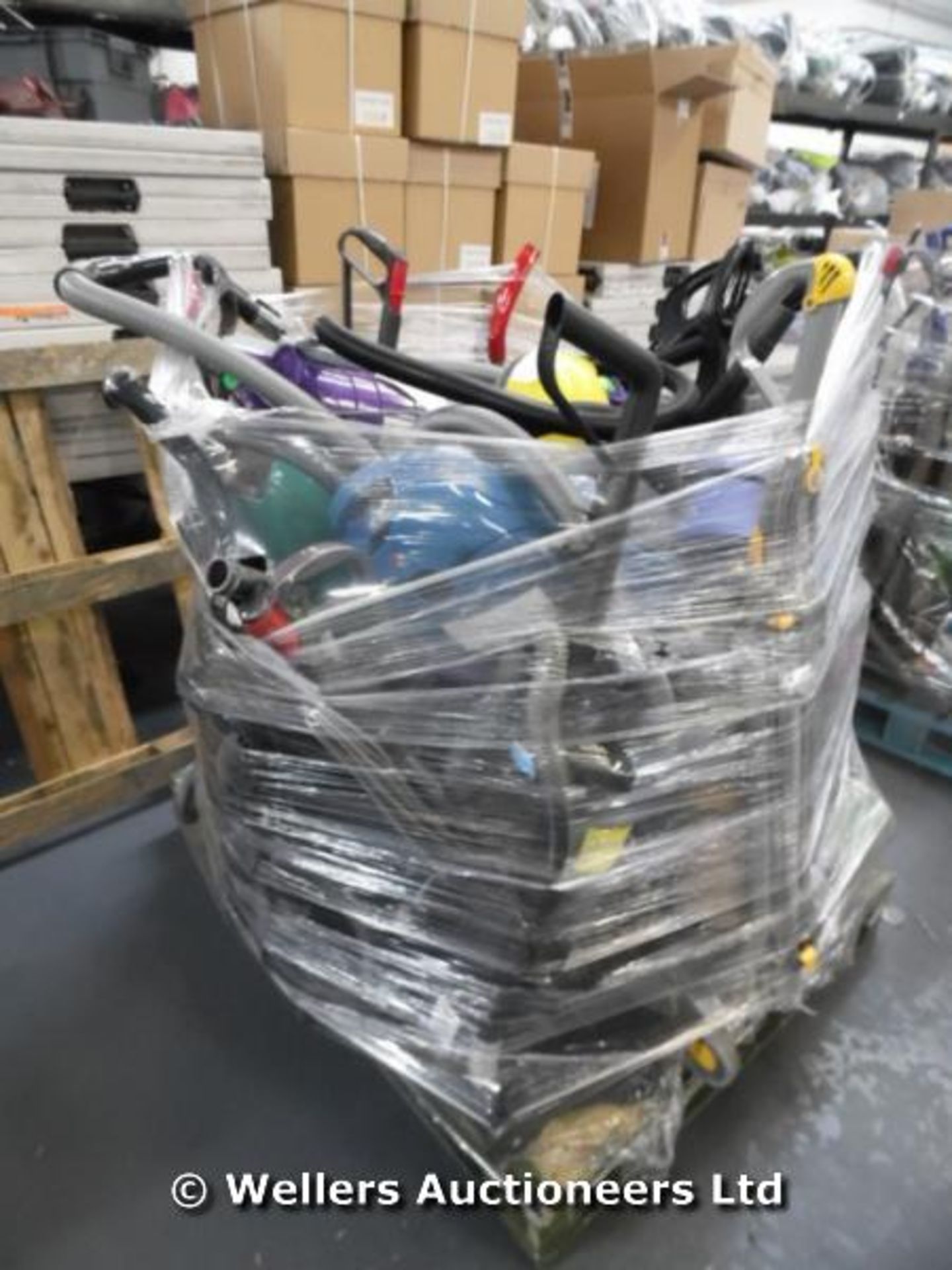 *1X MIXED PALLET OF APPROX 10-15 VACUUM CLEANERS INCLUDING 3X DYSONS (LOCATION ROOKSLEY) / GRADE: