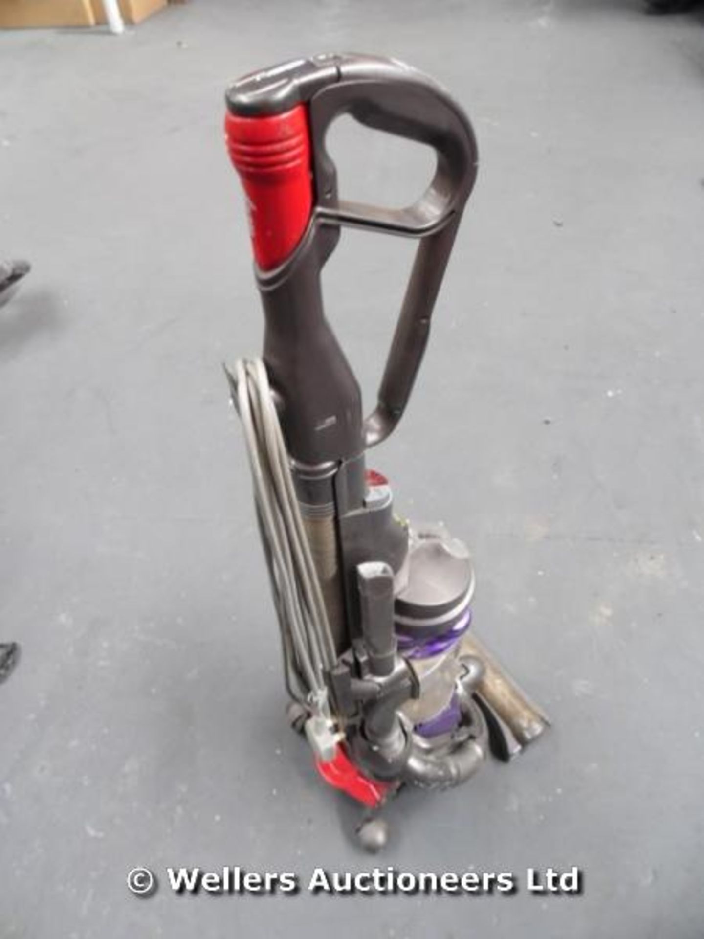 *DYSON DC25 VACUUM CLEANER / GRADE: RETAIL RETURN / UNBOXED (DC4) {#4144 [TA260315-3547}