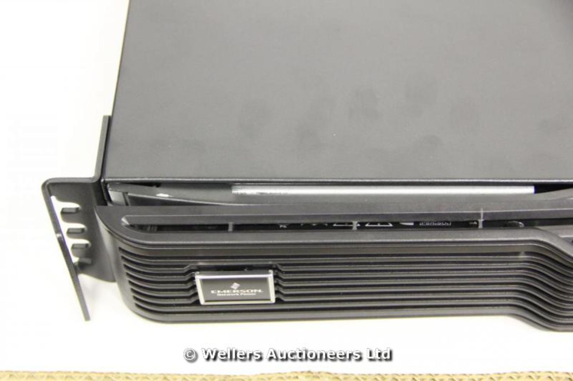 *EMERSON GXT3-3000RT230 AC POWER SYSTEM 3000VA / UNTESTED (NEEDS MAINS CONNECTOR) / DAMAGE TO CASE - Image 7 of 8