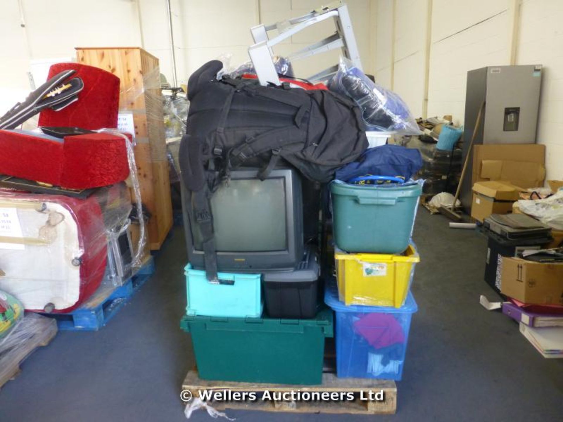 *CONTENTS OF A SELF STORAGE CONTAINER TO BE SOLD OVER 1 X MIXED PALLETS INC,SELECTION OF DVDs, 3 X - Image 10 of 10