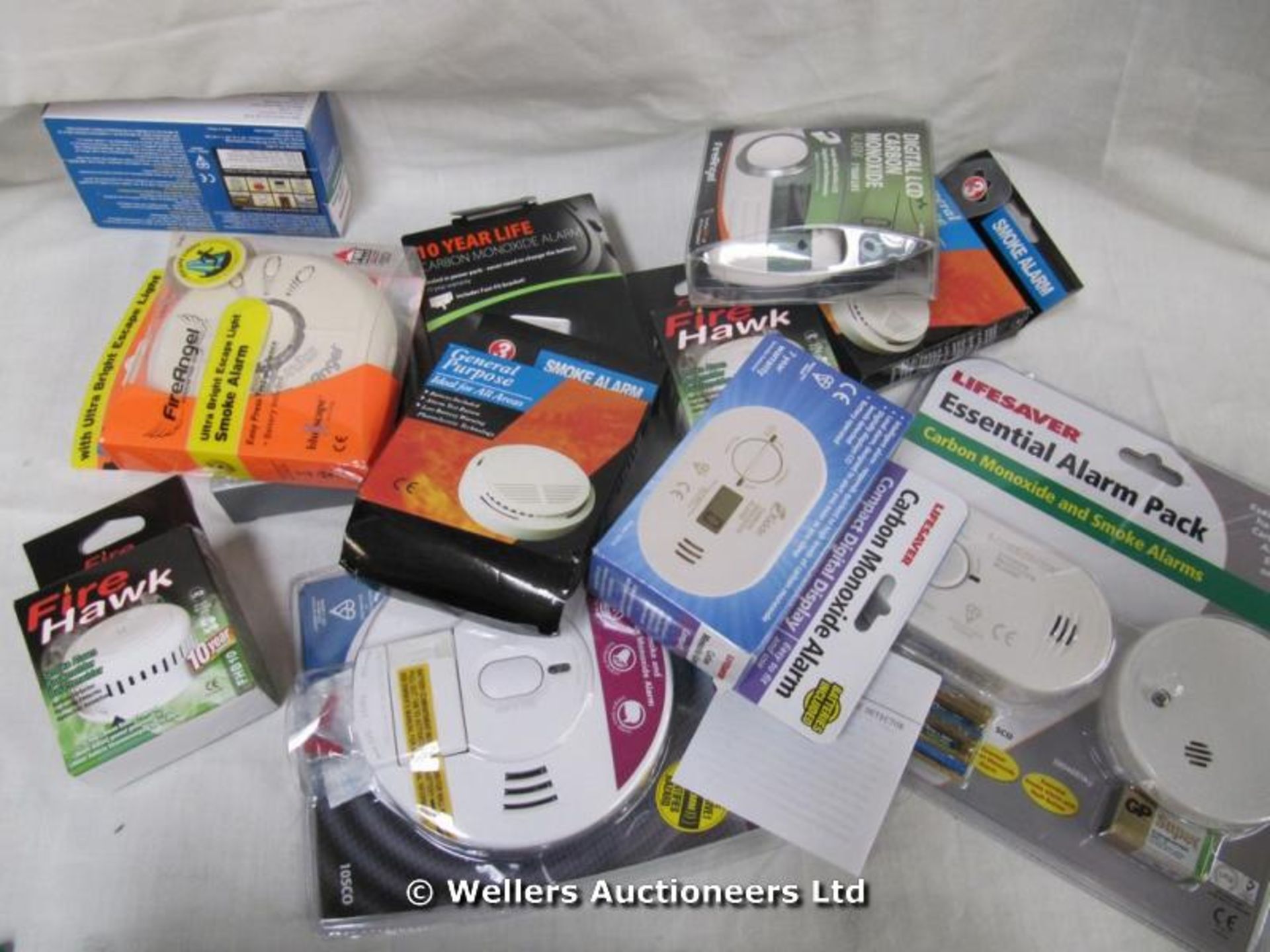 *X11 SMOKE ALARMS AND C02 DETECTORS INC FIRE ANGEL / GRADE: UNCLAIMED PROPERTY / BOXED (DC2)[