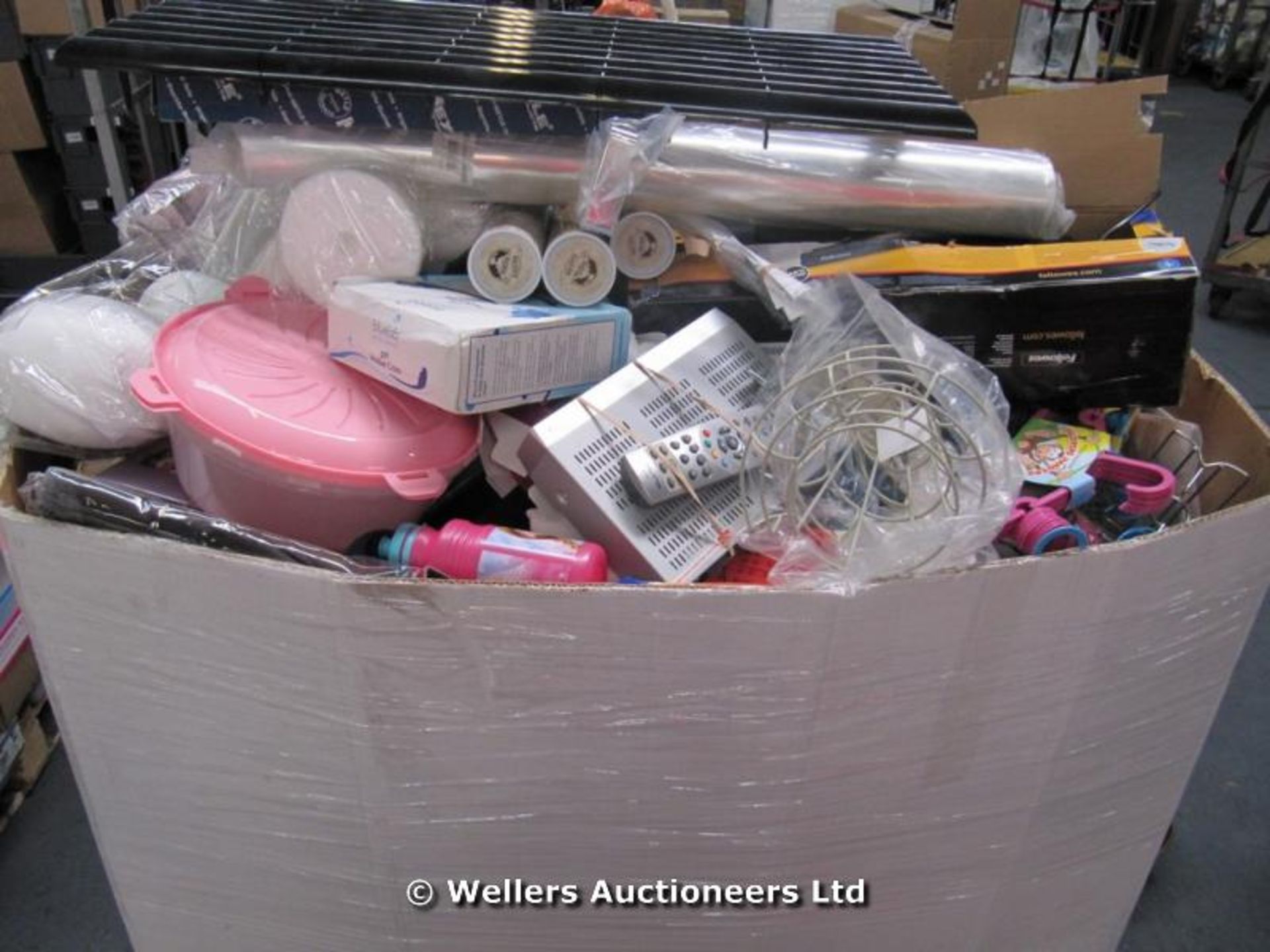 *PALLET OF MIXED LOOSE HOUSEHOLD, PET, BRIC A BRAC, GARDEN, APPLIANCE PARTS, HARDWARE SETS, SCREW