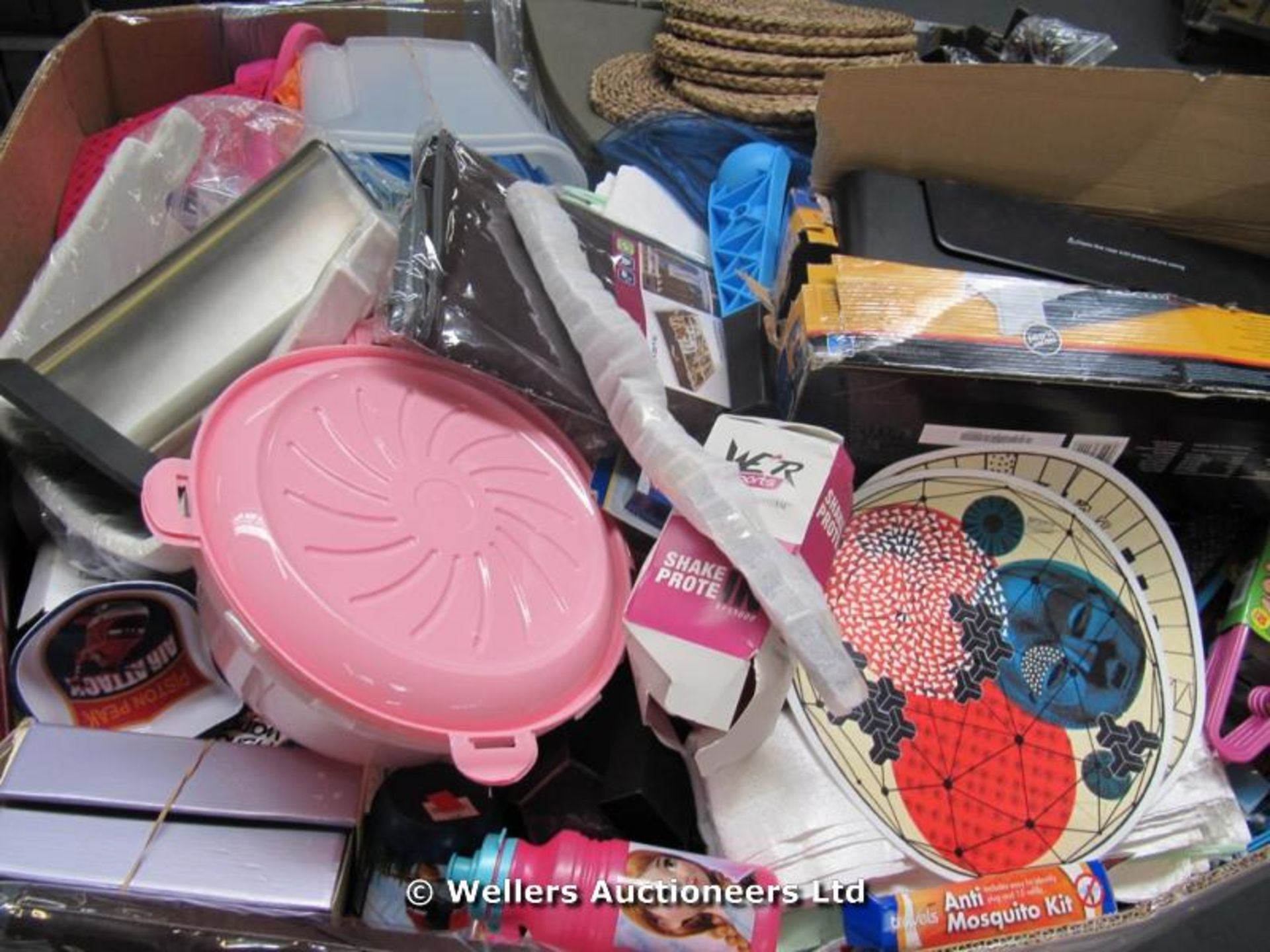 *PALLET OF MIXED LOOSE HOUSEHOLD, PET, BRIC A BRAC, GARDEN, APPLIANCE PARTS, HARDWARE SETS, SCREW - Image 7 of 7