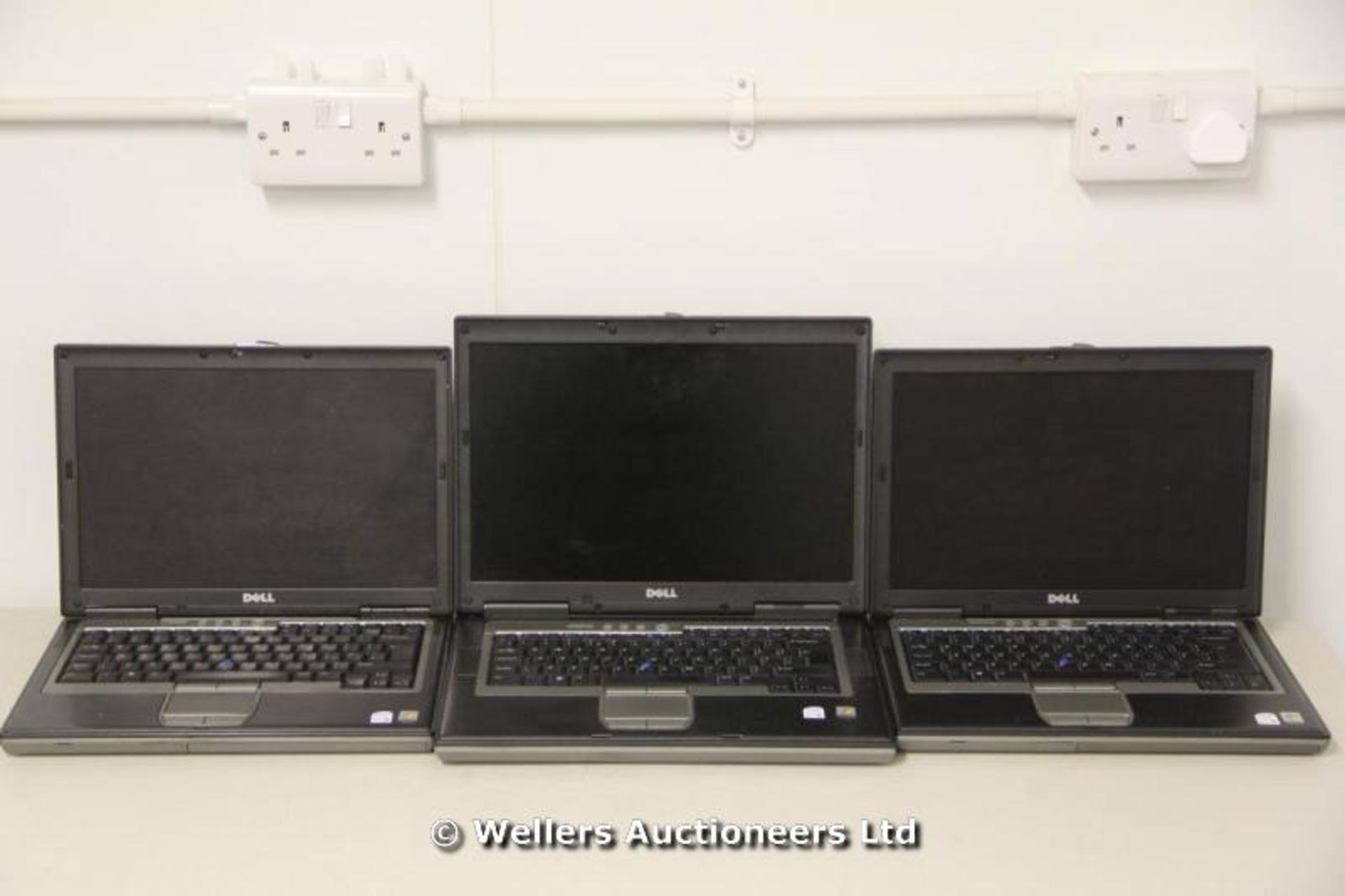 *3 X DELL LAPTOPS INCLUDING 1 X D820 (POWER LIGHT COMES BUT NO DISPLAY / NO HARD DRIVE / MISSING