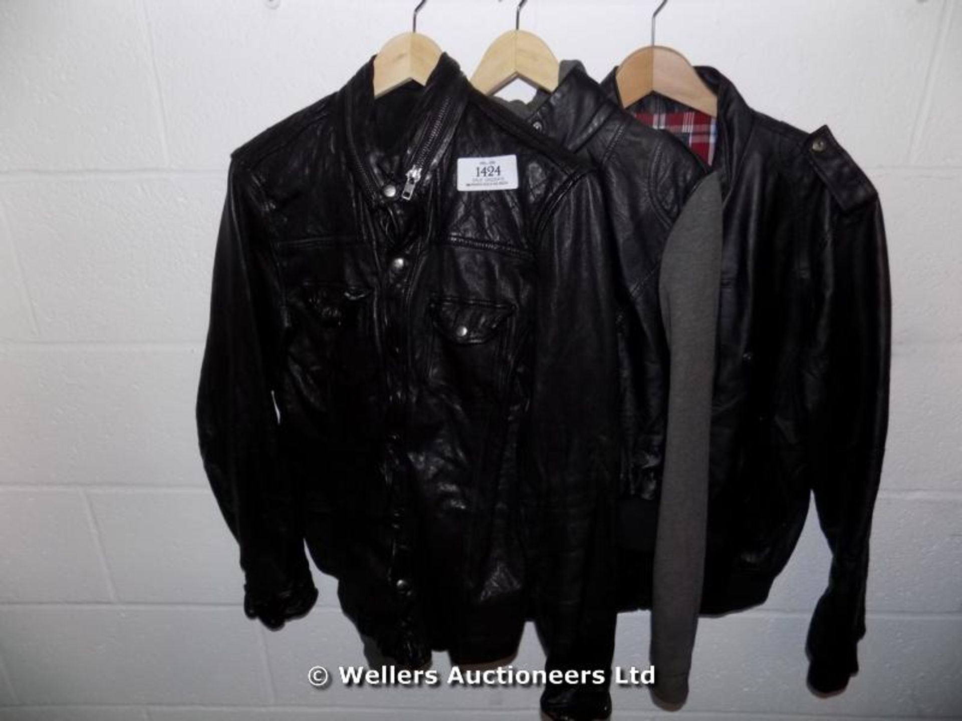 *LOT OF 3 JACKETS / GRADE: UNCLAIMED / UNBOXED (DC3)[GN220415-1424}