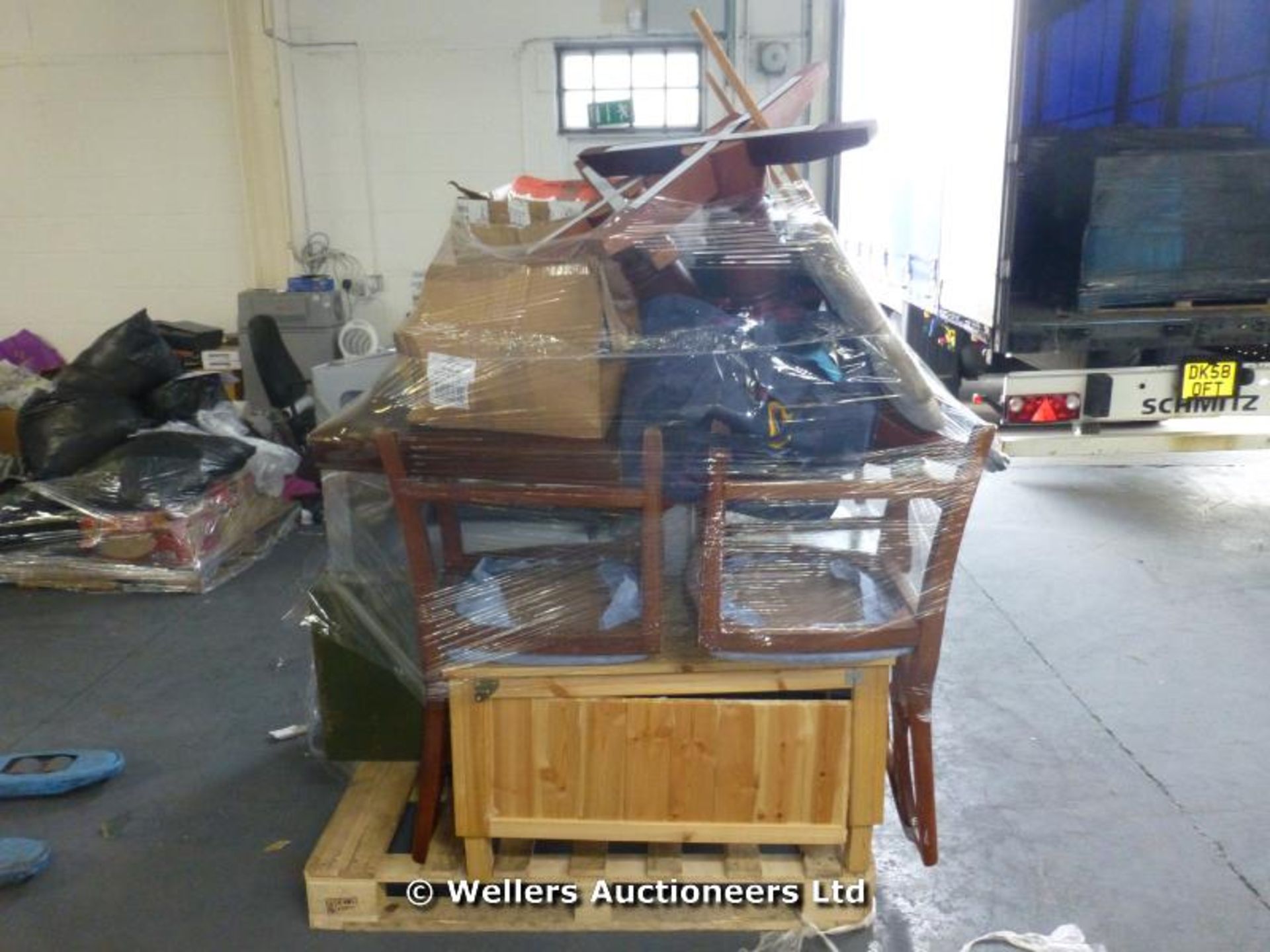 *CONTENTS OF A SELF STORAGE CONTAINER TO BE SOLD OVER 4 X MIXED PALLETS INC, DOUBLE DUVAN BED - Image 8 of 8