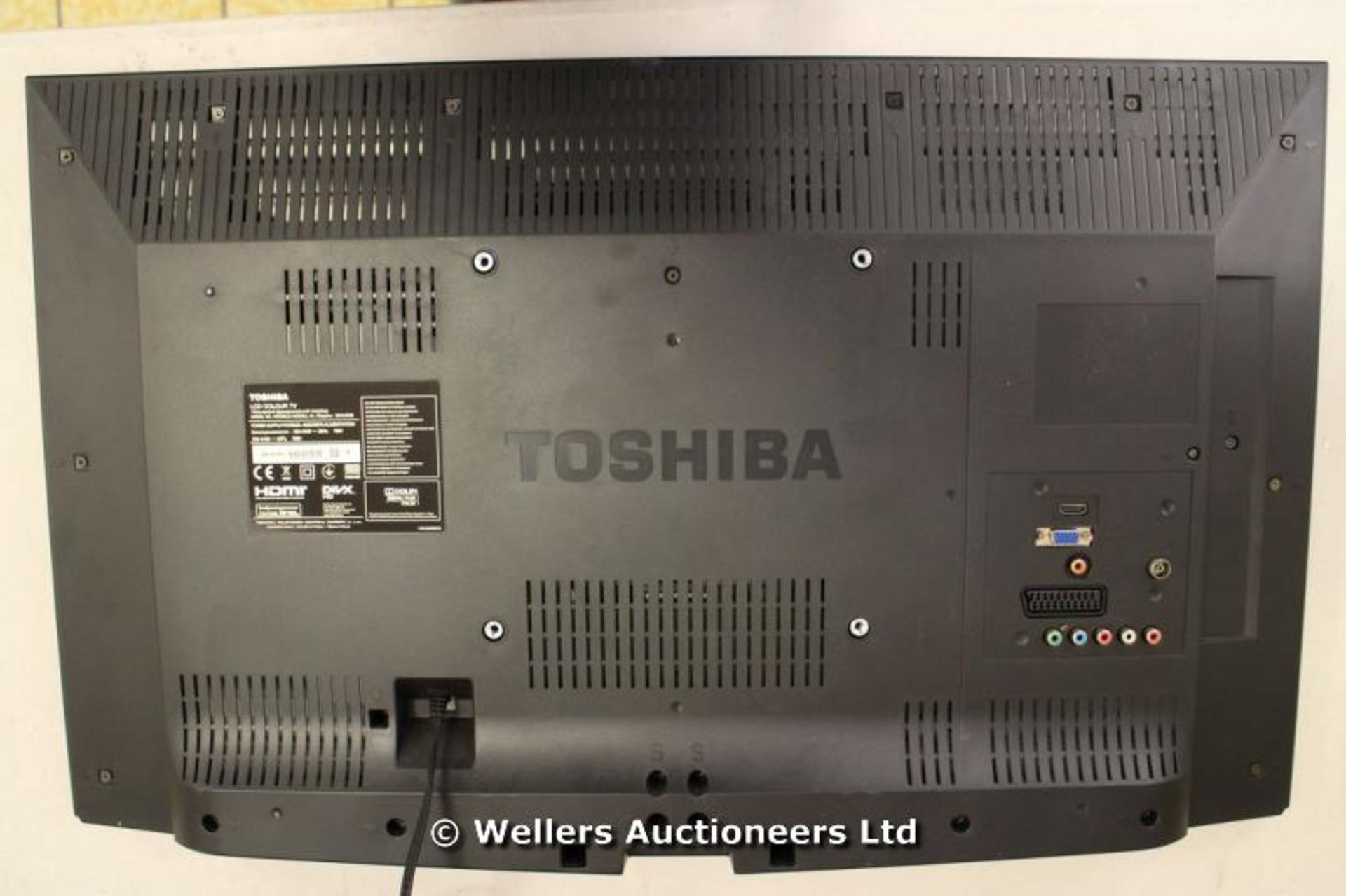 *"TOSHIBA 32HL933B 32" HD LED TV / POWERS UP / WITH PICTURE (4027039) / GRADE: RETAIL RETURNS - Image 2 of 2