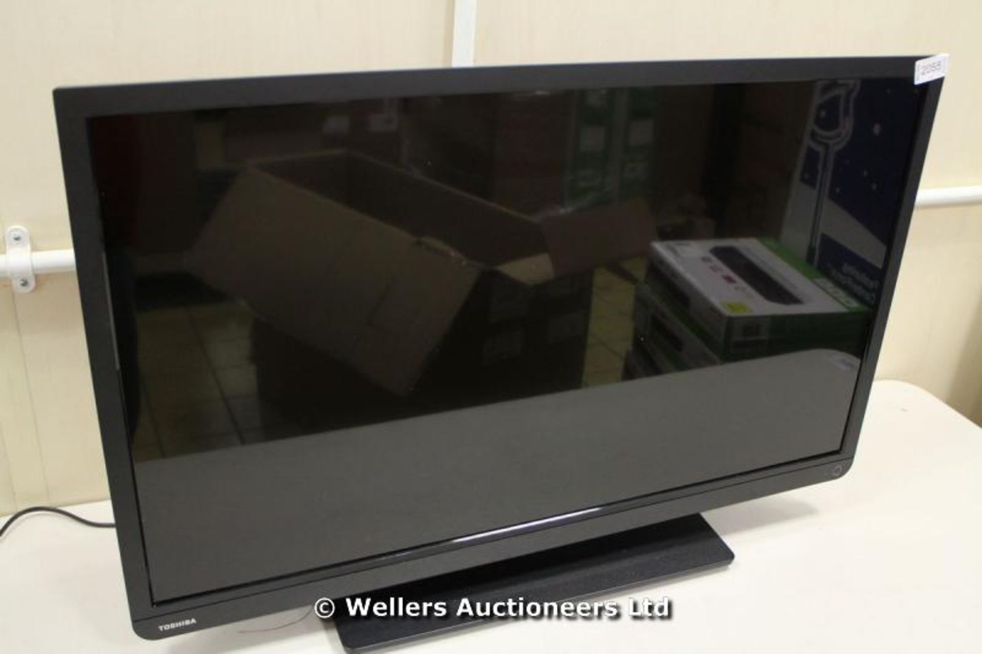 *"TOSHIBA 32W1333DB 32" HD LED TV / UNABLE TO TEST DUE TO NO POWER (3984053) / GRADE: RETAIL RETURNS