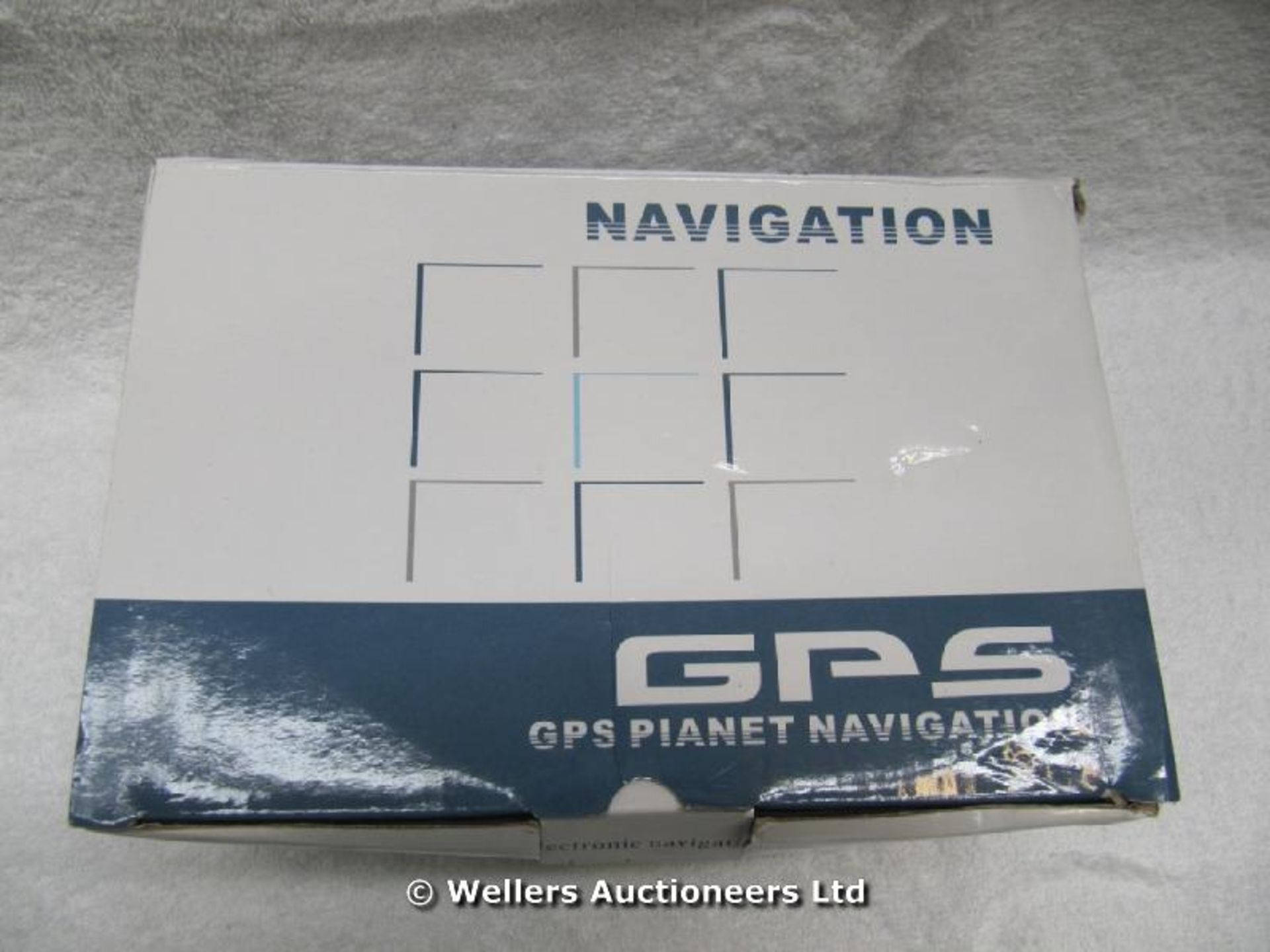 *GPS NAVIGATION / GRADE: UNCLAIMED PROPERTY / BOXED (DC2)[GN280415-107}