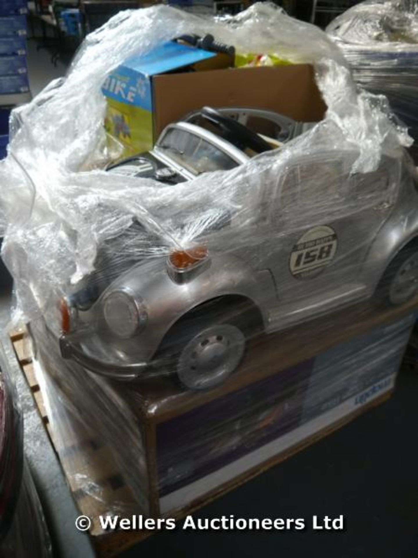 *1X MIXED PALLET OF APPROX 4X KIDS RYDE ON TOYS INCLUDING VW BEATTLE,QUAD BIKE, (LOCATION - Image 2 of 2