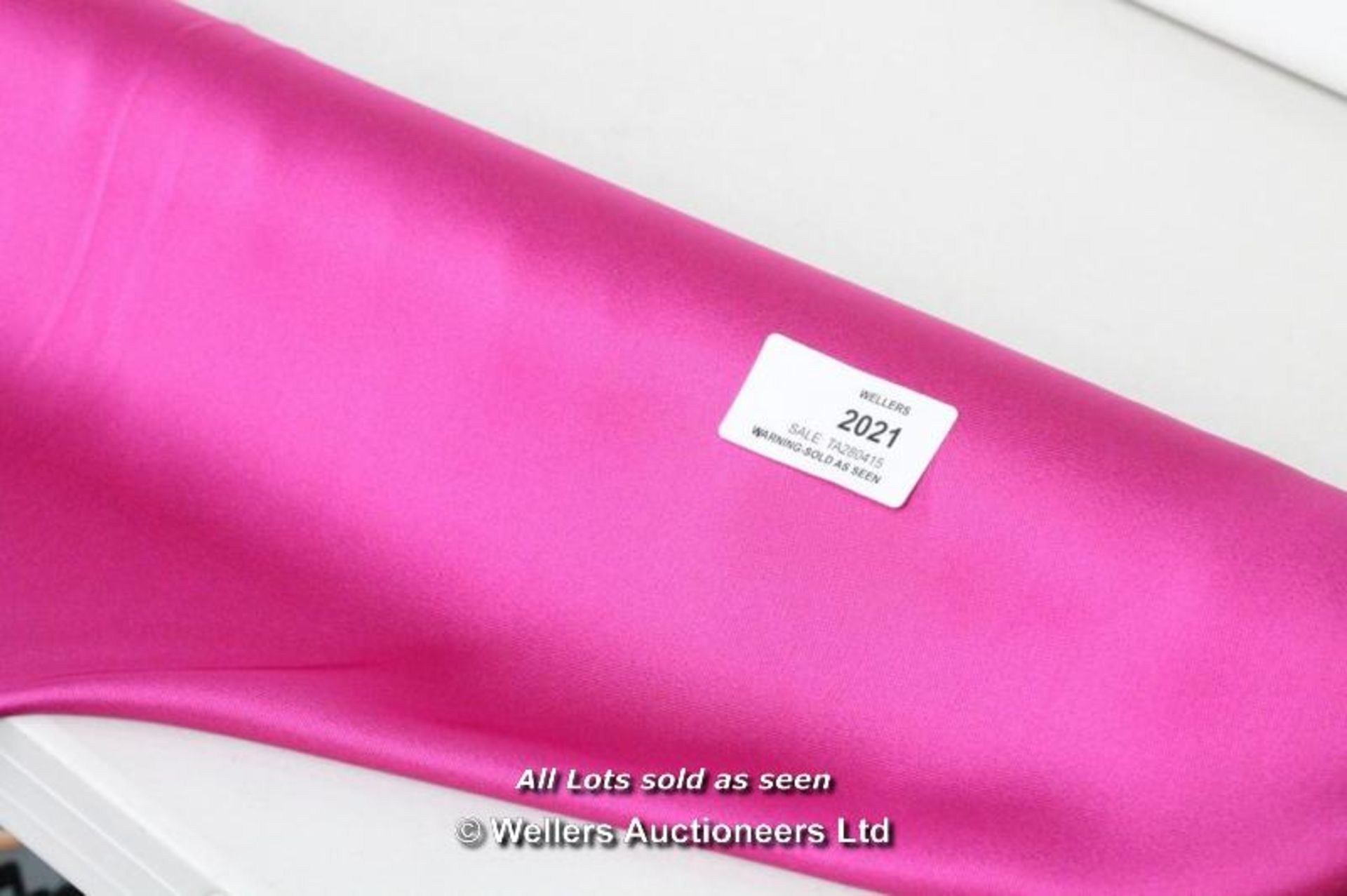*APPROX 8 METRES CREPE PINK 145CM WIDE 100% POLYESTER [WE-B][26.011] / GRADE: NEW / UNBOXED (DC3)[