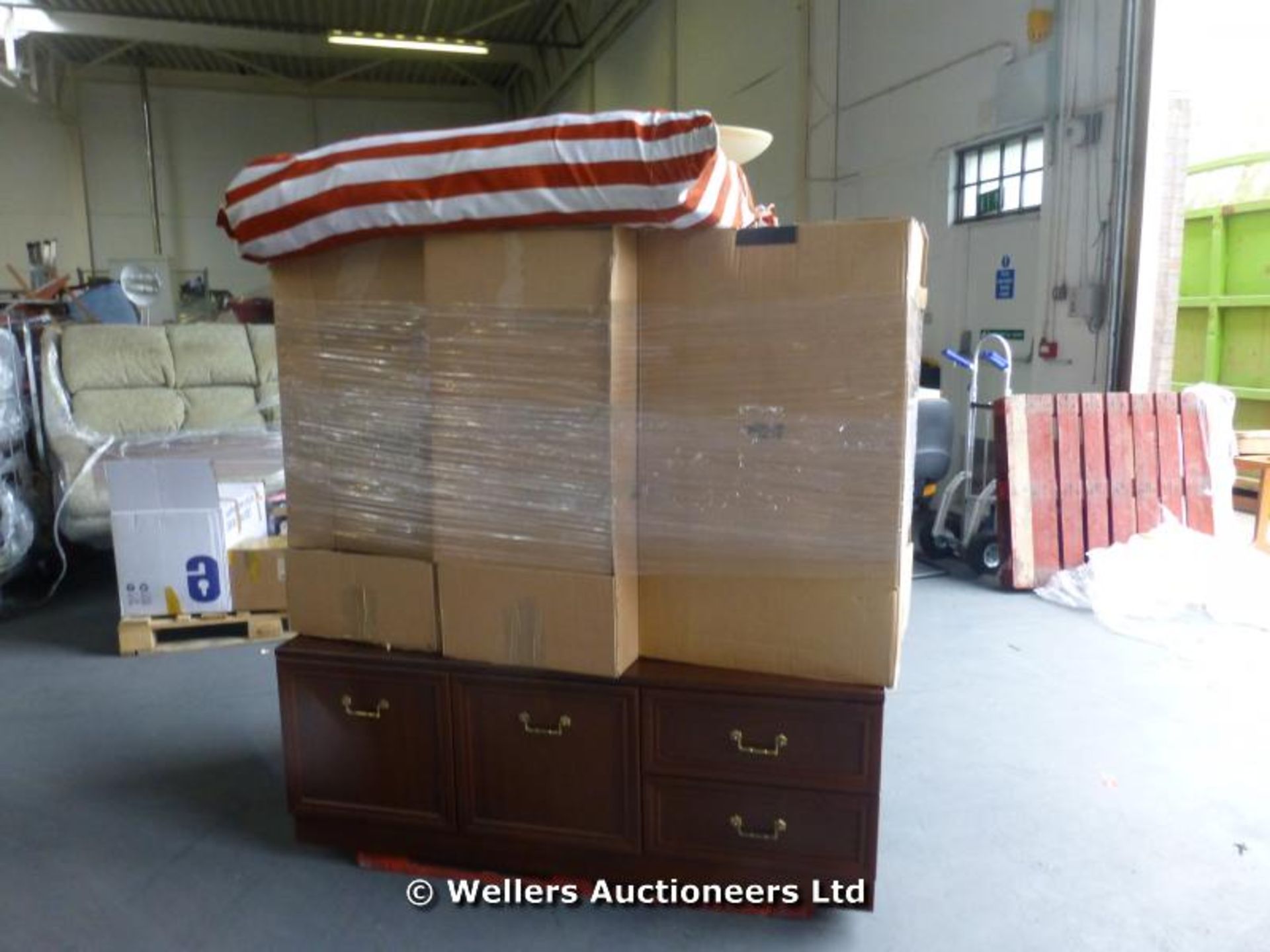 *CONTENTS OF A SELF STORAGE CONTAINER TO BE SOLD OVER 6 X MIXED PALLETS INC, MOUNTFIELD 4 STROKE - Image 9 of 11