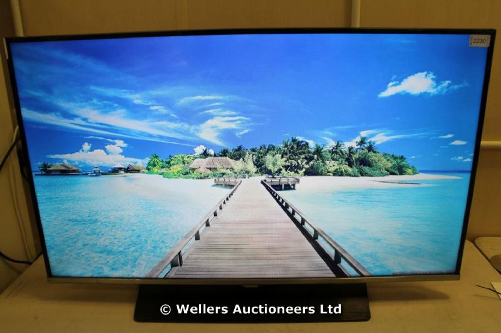 *"SAMSUNG UE40H5000AK 40" TV / POWERS UP / WITH PICTURE / WITH STAND / GRADE: RETIAL RETURNS /