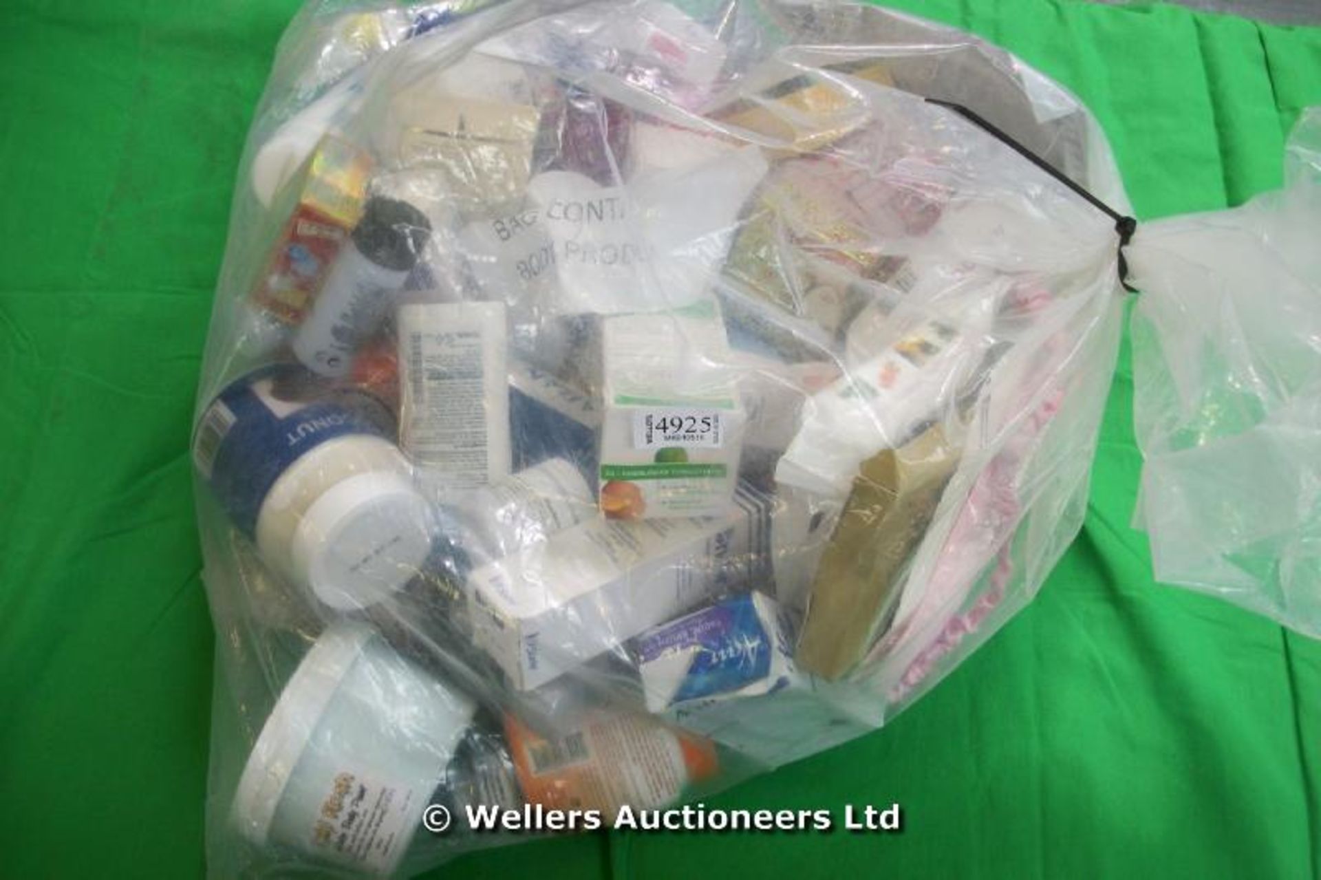 *BAG OF MIXED BODY CARE PRODUCTS / GRADE: UNCLAIMED PROPERTY (DC3)[MK010515-4925}