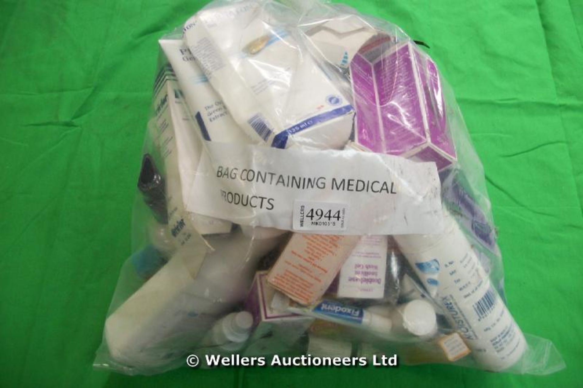 *BAG OF MIXED MEDICAL RELATED PRODUCTS / GRADE: UNCLAIMED PROPERTY (DC2)[MK010515-4944}
