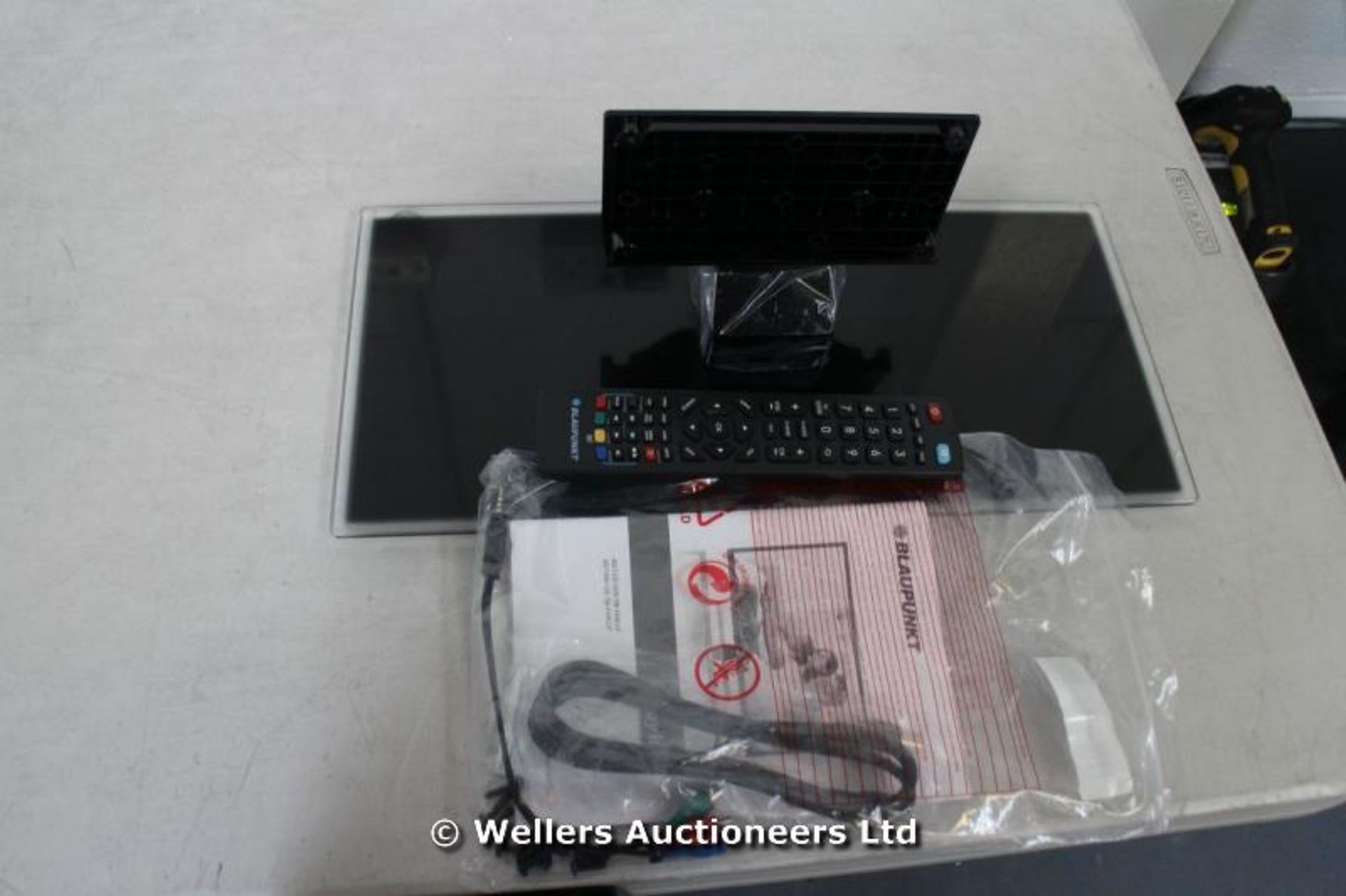 *"BLAUPUNKT 40-148 40" HD LED TV WITH FREEVIEW / WITH REMOTE / WITH STAND / WITH POWER SUPPLY / WITH - Image 4 of 4
