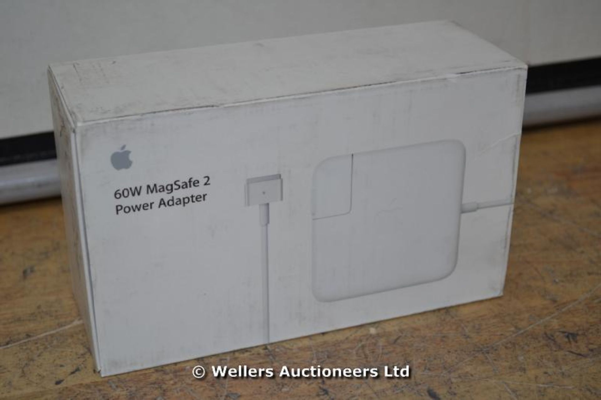 *APPLE 60W MAGSAFE 2 POWER ADAPTER A1435 / GRADE: RETAIL RETURN / BOXED (DC2) {#1166[MK040515-3701}