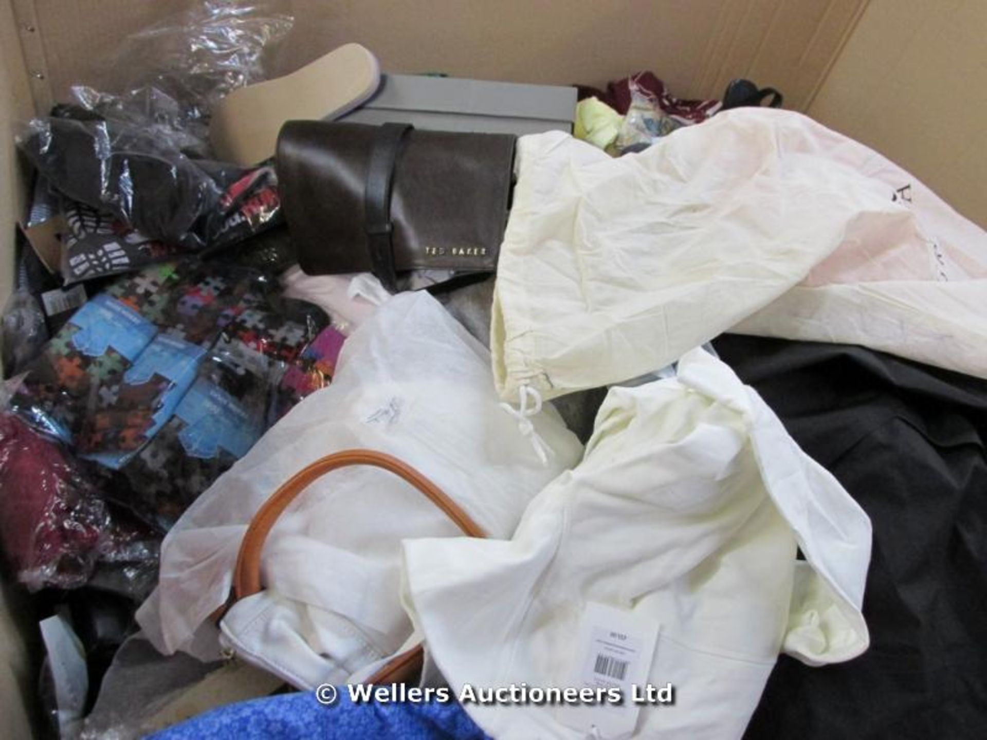 *PALLET OF MIXED CLOTHES, SHOES,BAGS,ETC, INC BROOK TAVERNER, PAULS BOUTIQUE,CHARLES TYRWHITT, - Image 5 of 5