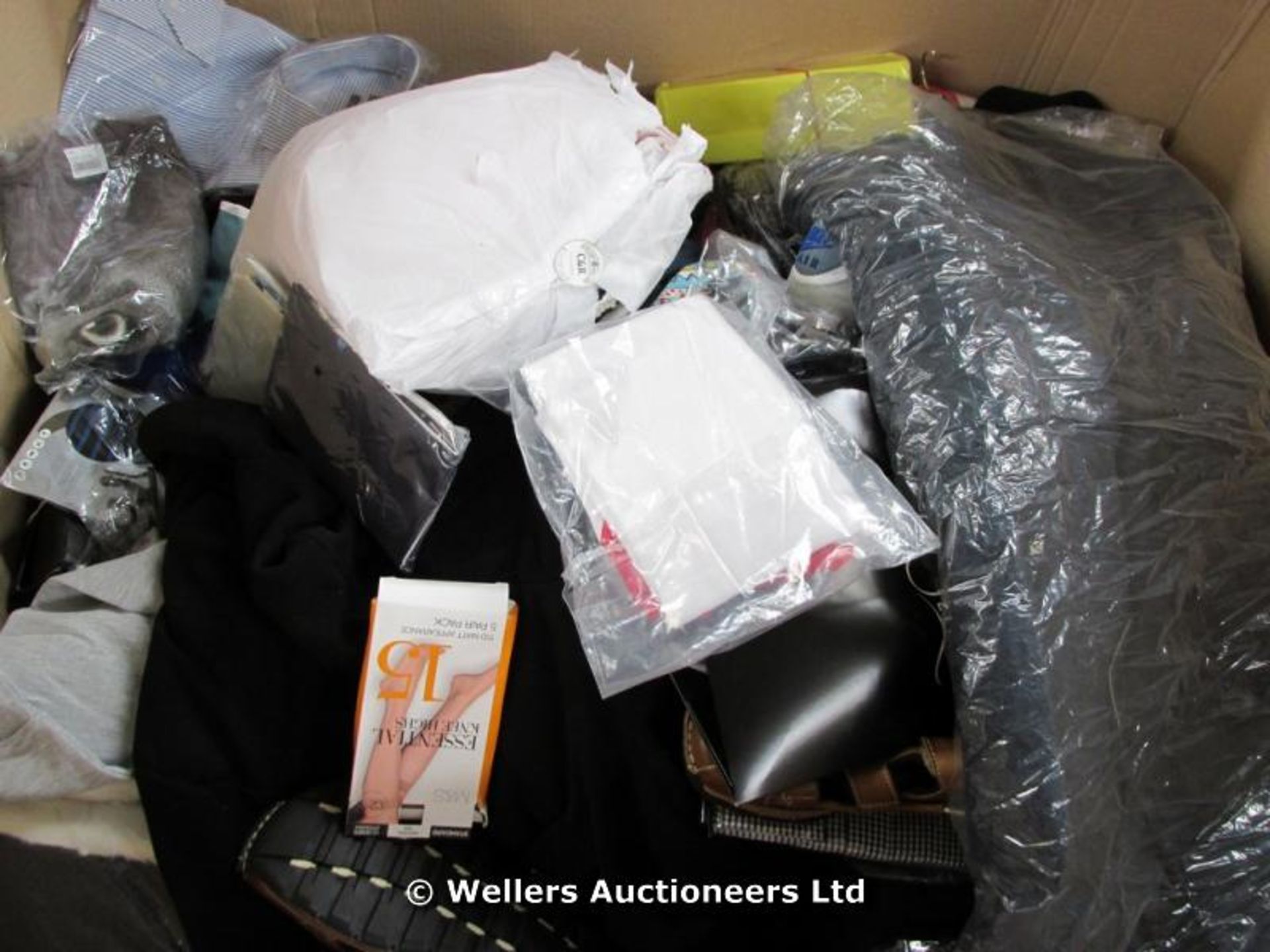 *PALLET OF MIXED CLOTHES, SHOES,BAGS,ETC, INC BROOK TAVERNER, PAULS BOUTIQUE,CHARLES TYRWHITT, - Image 3 of 5