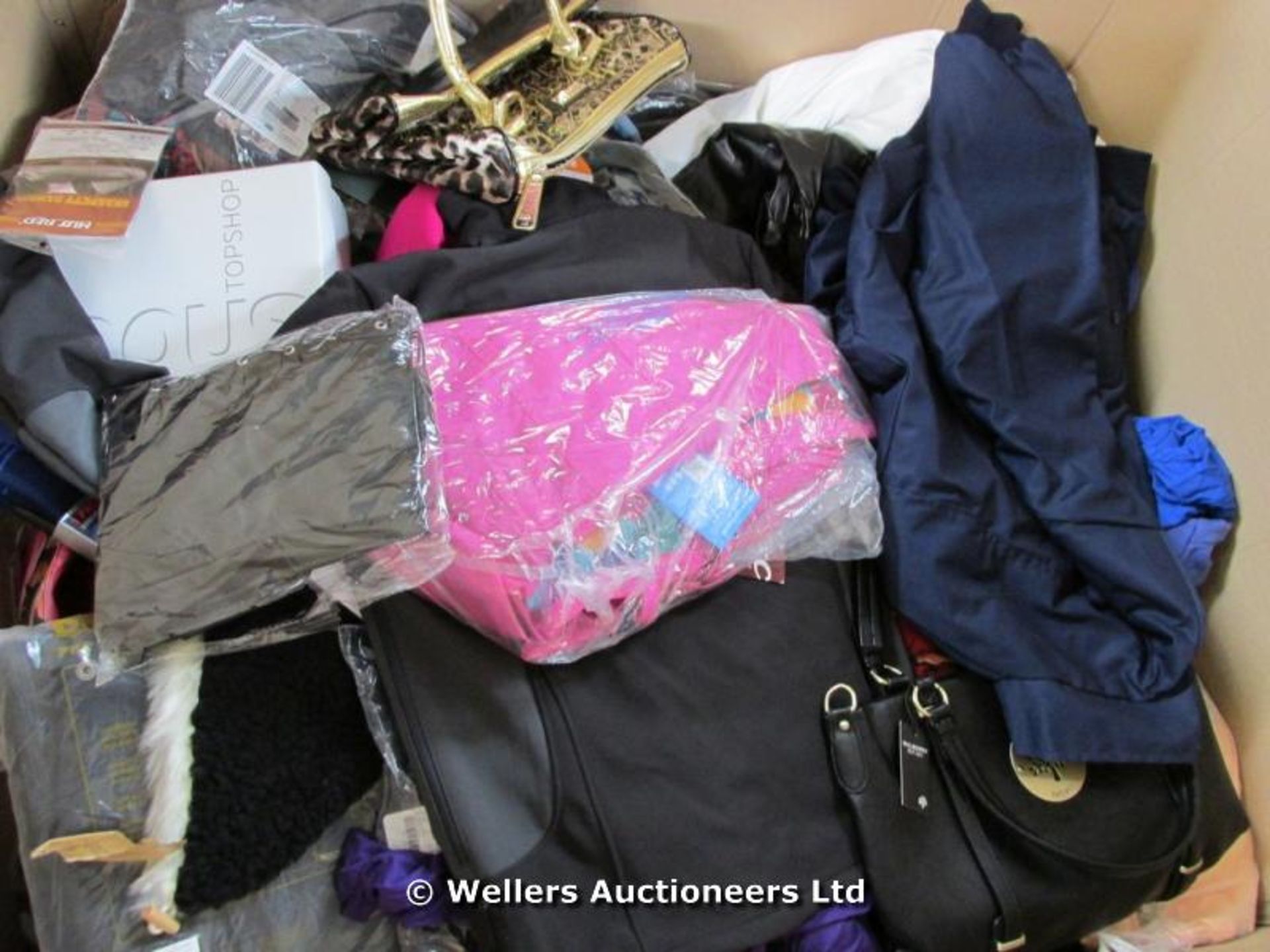 *PALLET OF MIXED CLOTHES, SHOES,BAGS,ETC, INC BROOK TAVERNER, PAULS BOUTIQUE,CHARLES TYRWHITT, - Image 2 of 5