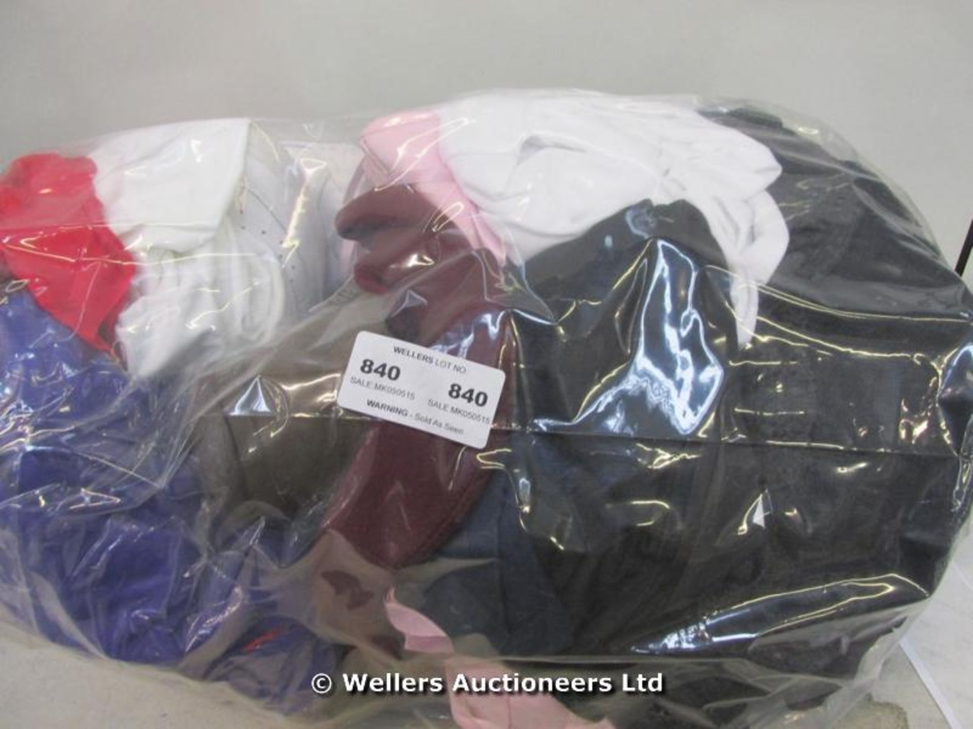 *MIXED USED ADULT CLOTHING / GRADE: UNCLAIMEDPROPERTY / BAG OF (DC3)[MK050515-840}