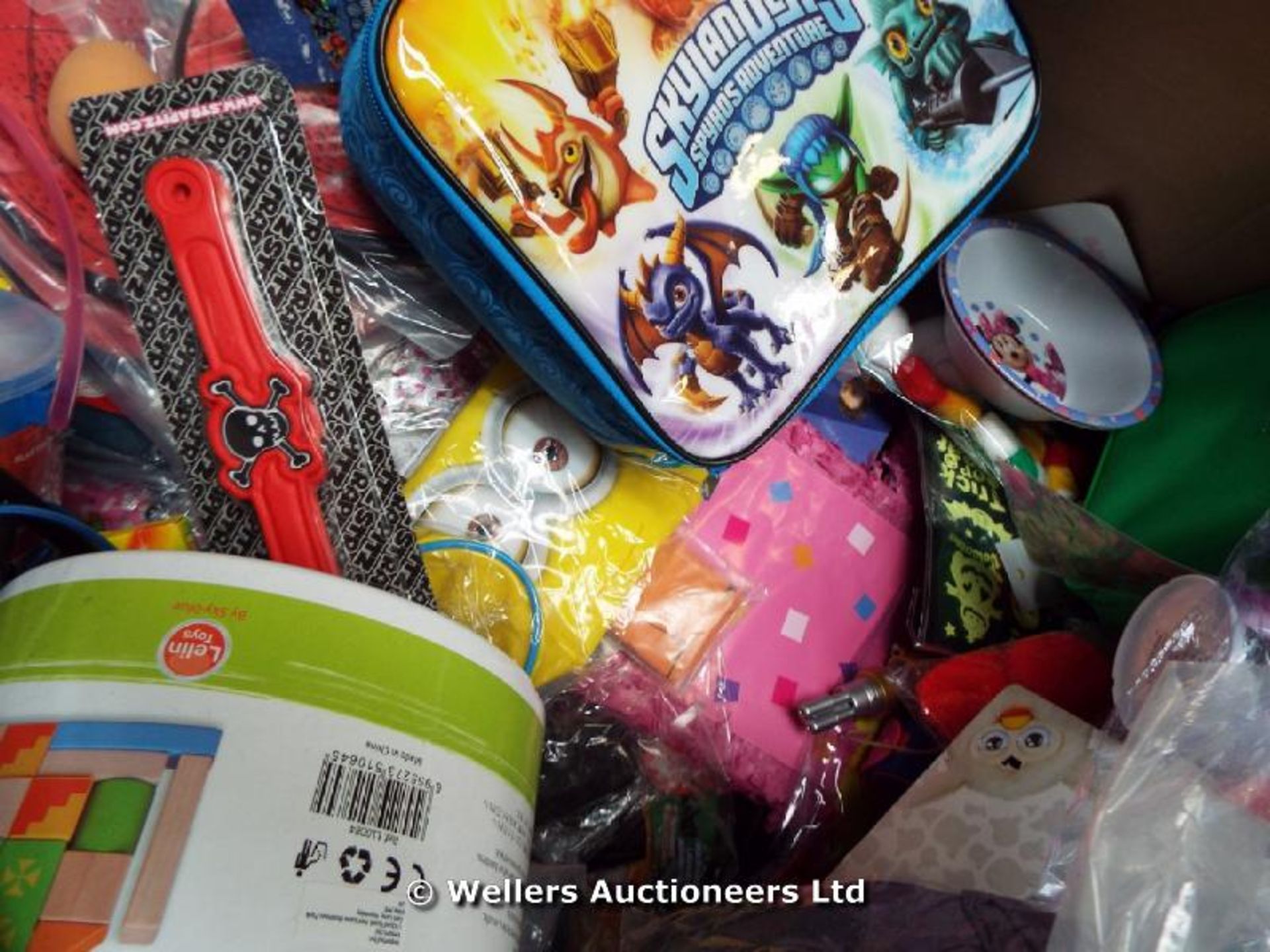 *PALLET OF MIXED LOOSE AND PACKAGED TOYS INC SKYLANDERS AND ANGRY BIRDS BAGS, GTA 5 STICKERS, - Image 5 of 5