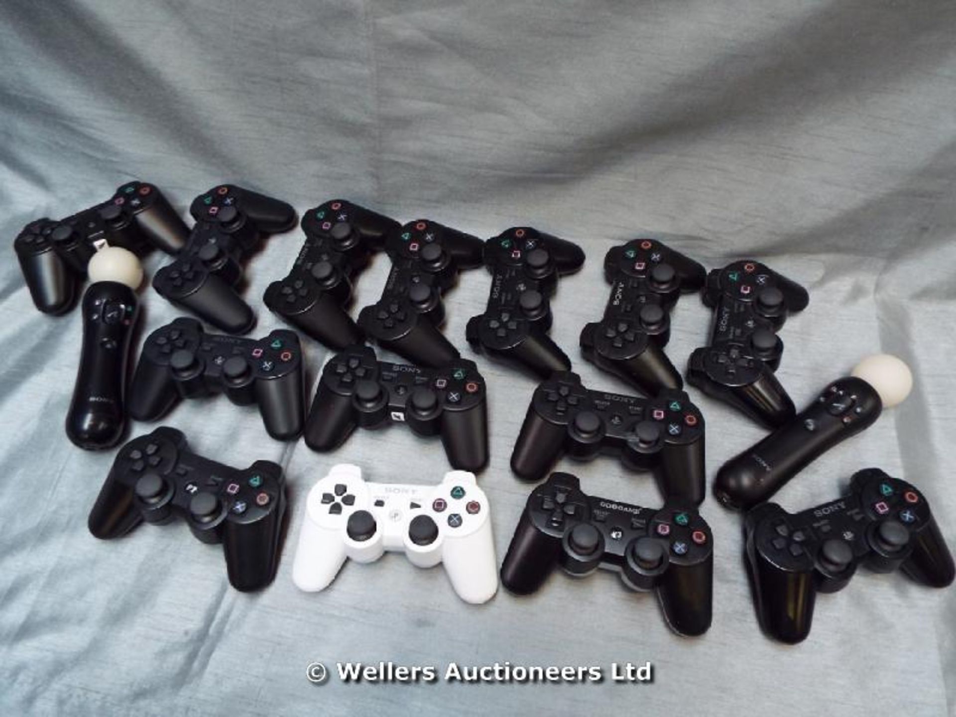 *X16 MIXED CONTROLLERS FOR SONY PS3 INC X2 MOVE / GRADE: UNCLAIMED PROPERTY / UNBOXED (DC2)[