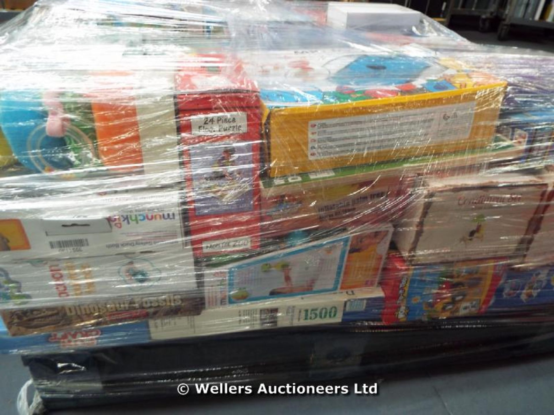 *HALF PALLET OF MIXED BOXED TOYS INC ARTICULATE BOARD GAME, MR MEN PUZZLE, DOCTORS PLAYSETS, - Image 3 of 4