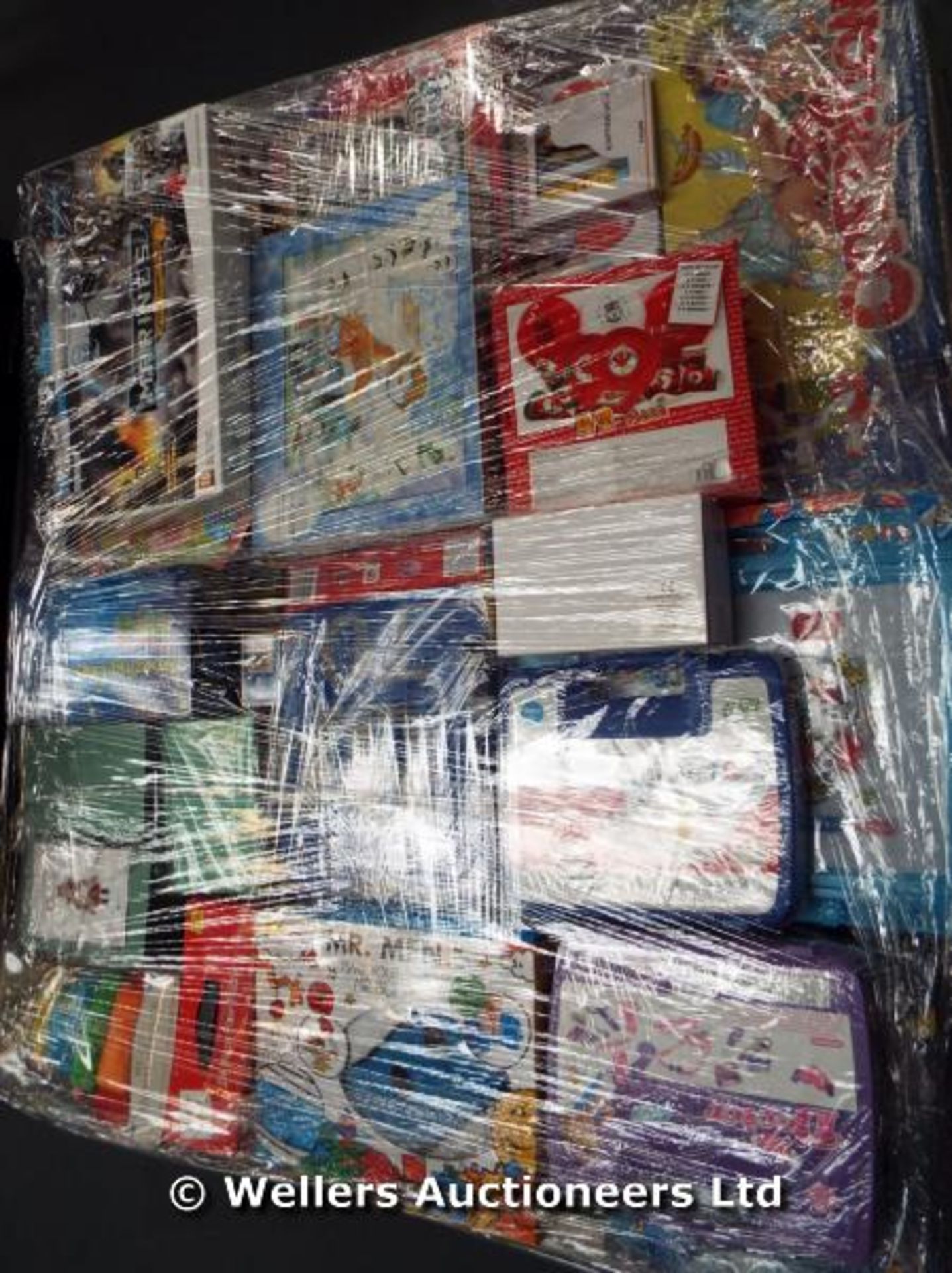 *HALF PALLET OF MIXED BOXED TOYS INC ARTICULATE BOARD GAME, MR MEN PUZZLE, DOCTORS PLAYSETS, - Image 2 of 4