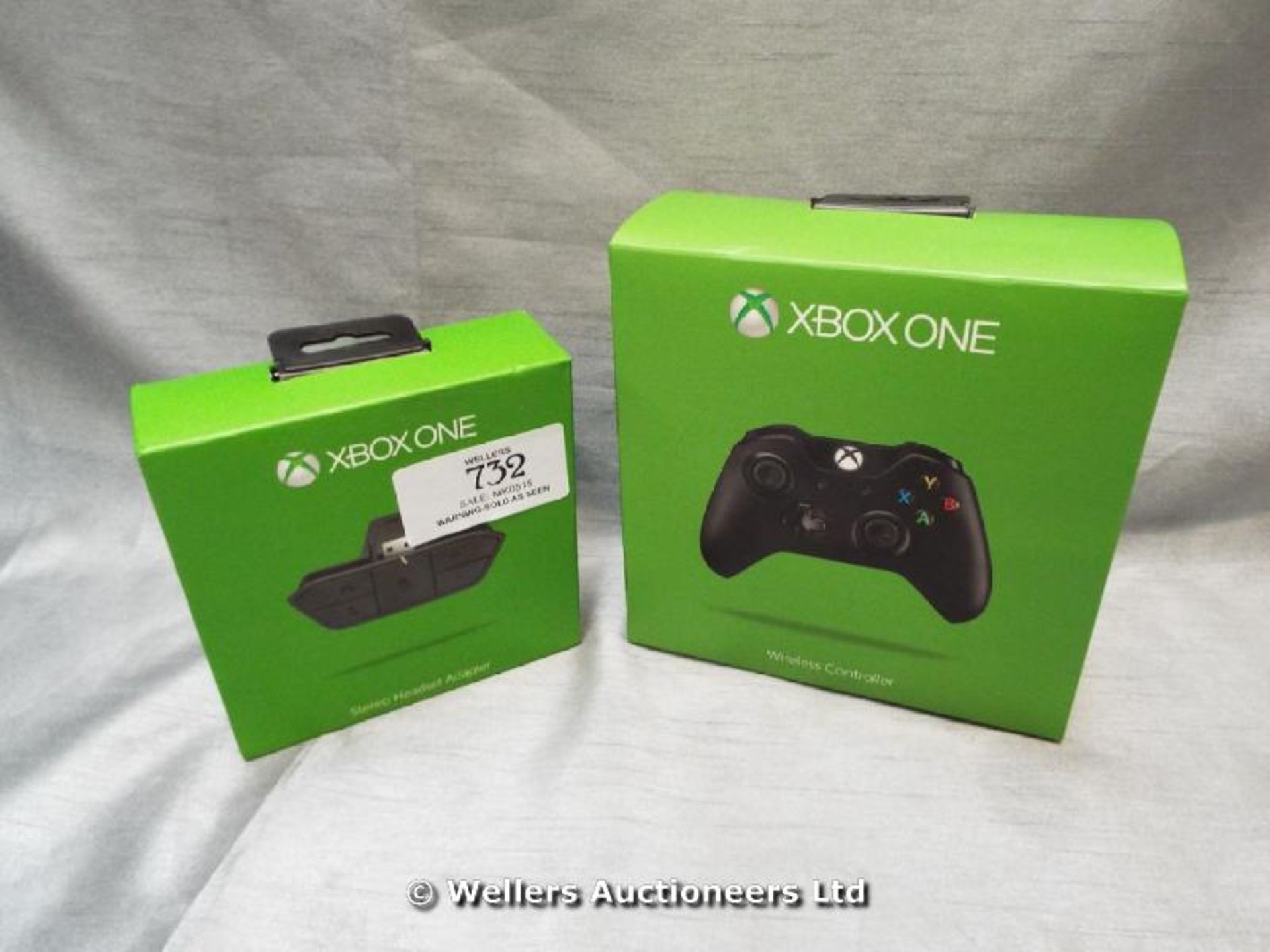 *XBOX ONE WIRELESS CONTROLLER AND HEADSET ADAPTER / GRADE: UNCLAIMED PROPERTY / BOXED (DC2)[
