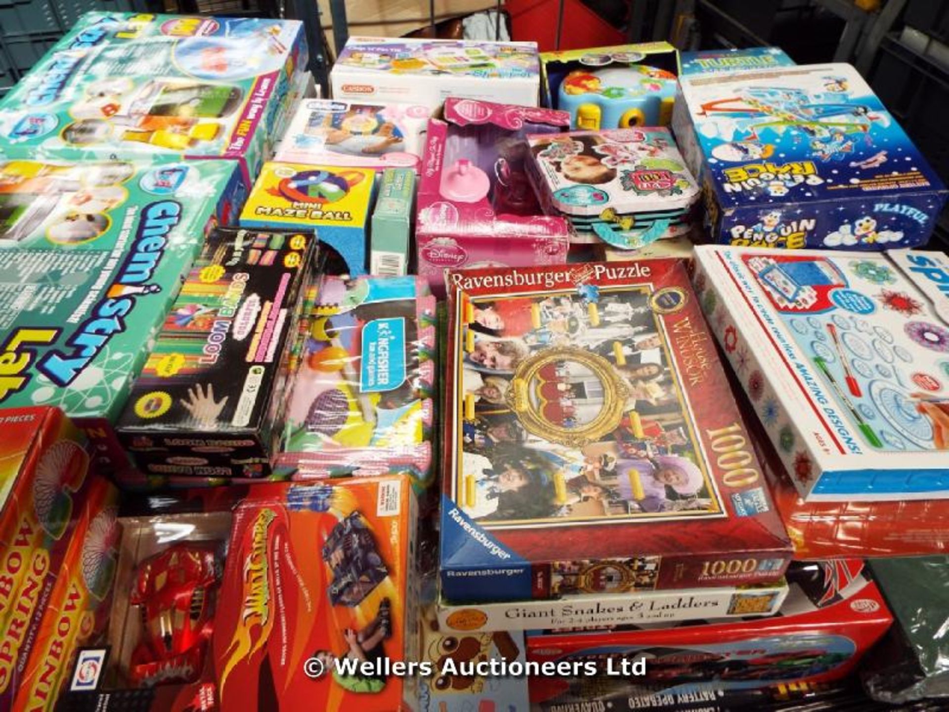 *PALLET FULL OF MIXED BOXED TOYS AND GAMES[MK070515-1703}