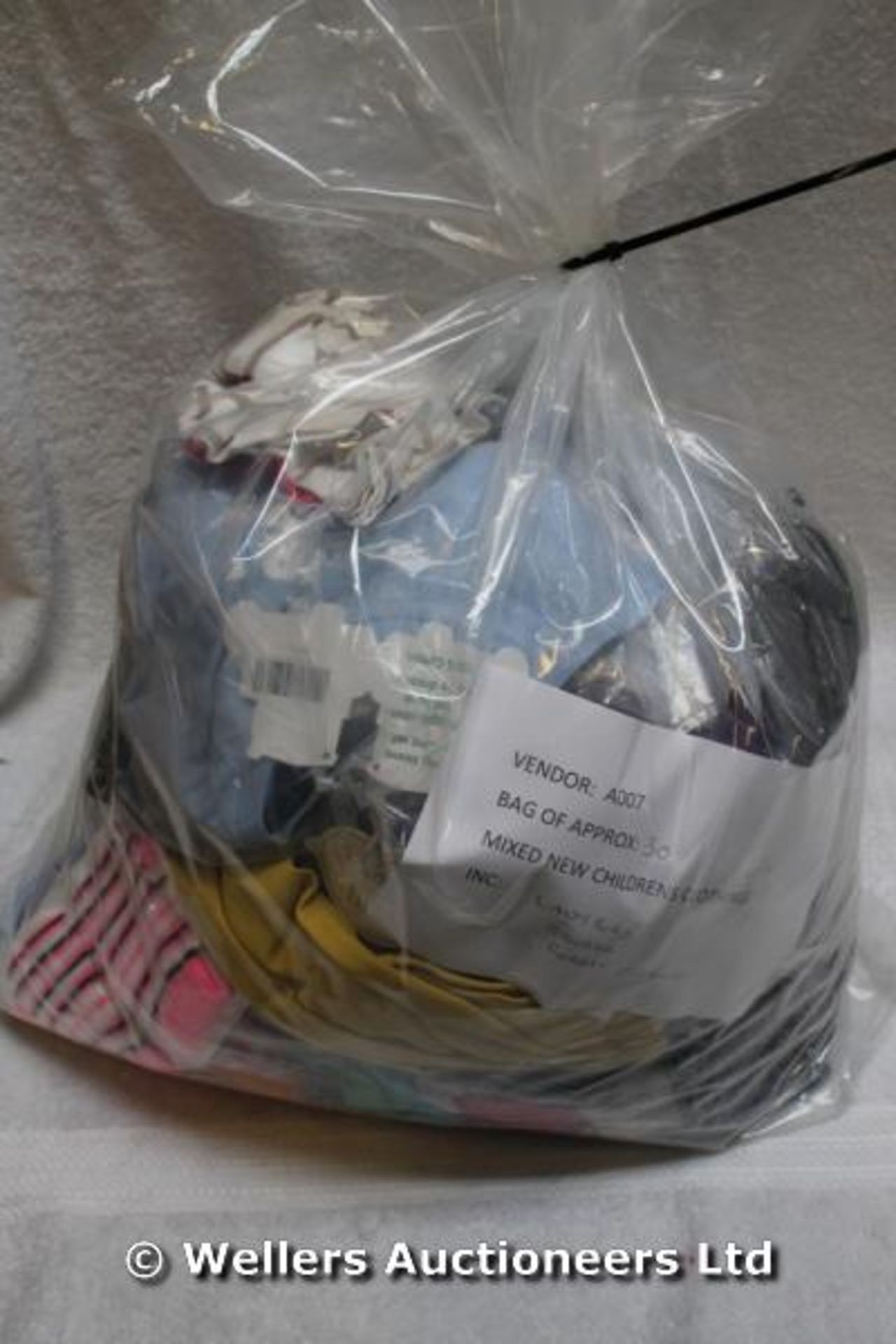 BAG OF APPROX 30 CHILDRENS NEW CLOTHING INC LADYBIRD, GEORGE AND FOREST FRIENDS / GRADE: UNCLAIMED