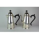 *A matching coffee pot and hot water jug, London, 1985, total weight 1760g (Lot subject to VAT)