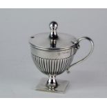 A Victorian silver urn shaped mustard pot on square base, 79g