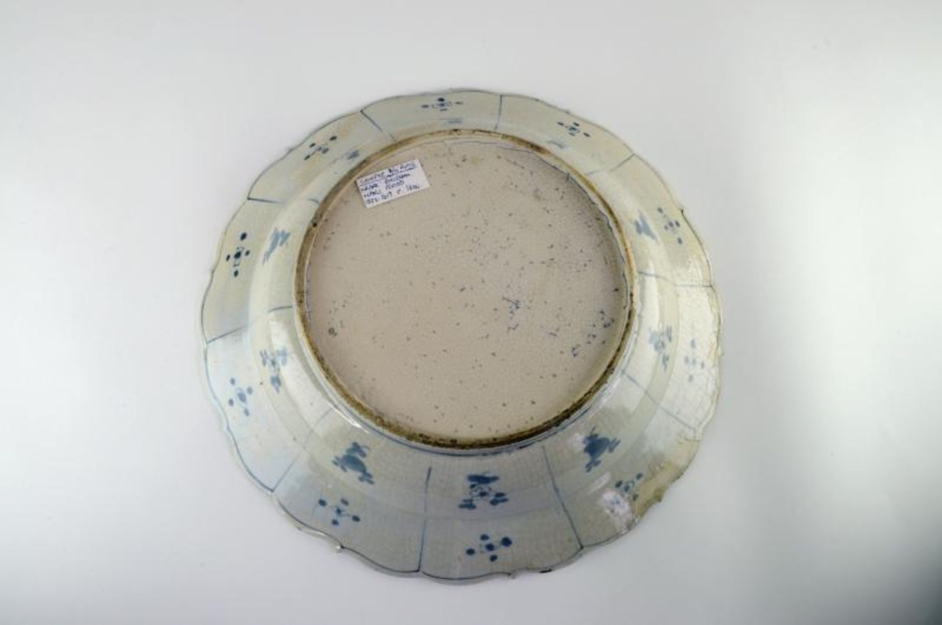 An Oriental Kraak style plate, probably provincial Chinese, painted in the centre with deer, the - Image 3 of 4