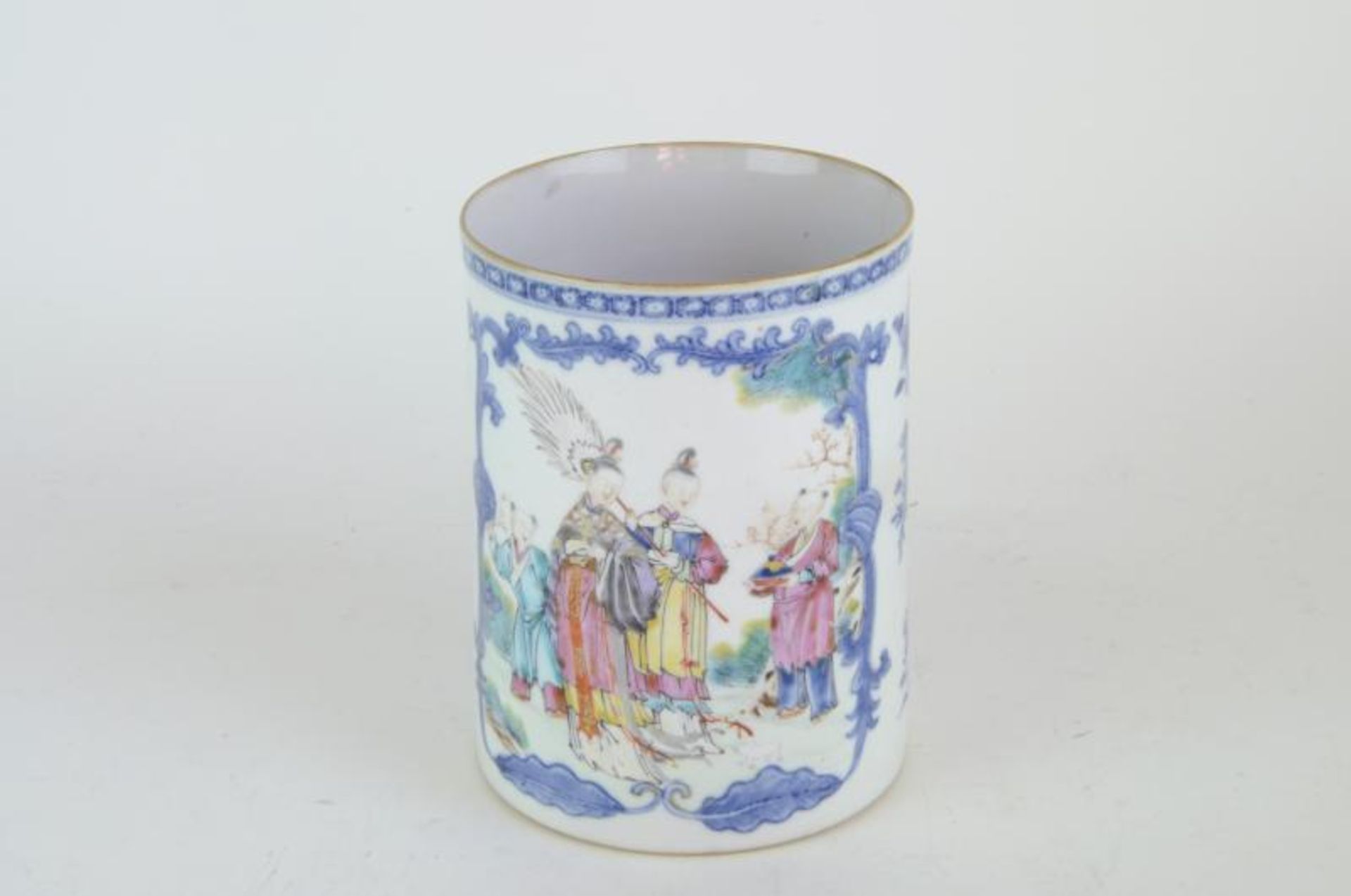 A Chinese Chienlung polychrome tankard with a panel of ladies and their attendants in a blue - Image 2 of 2