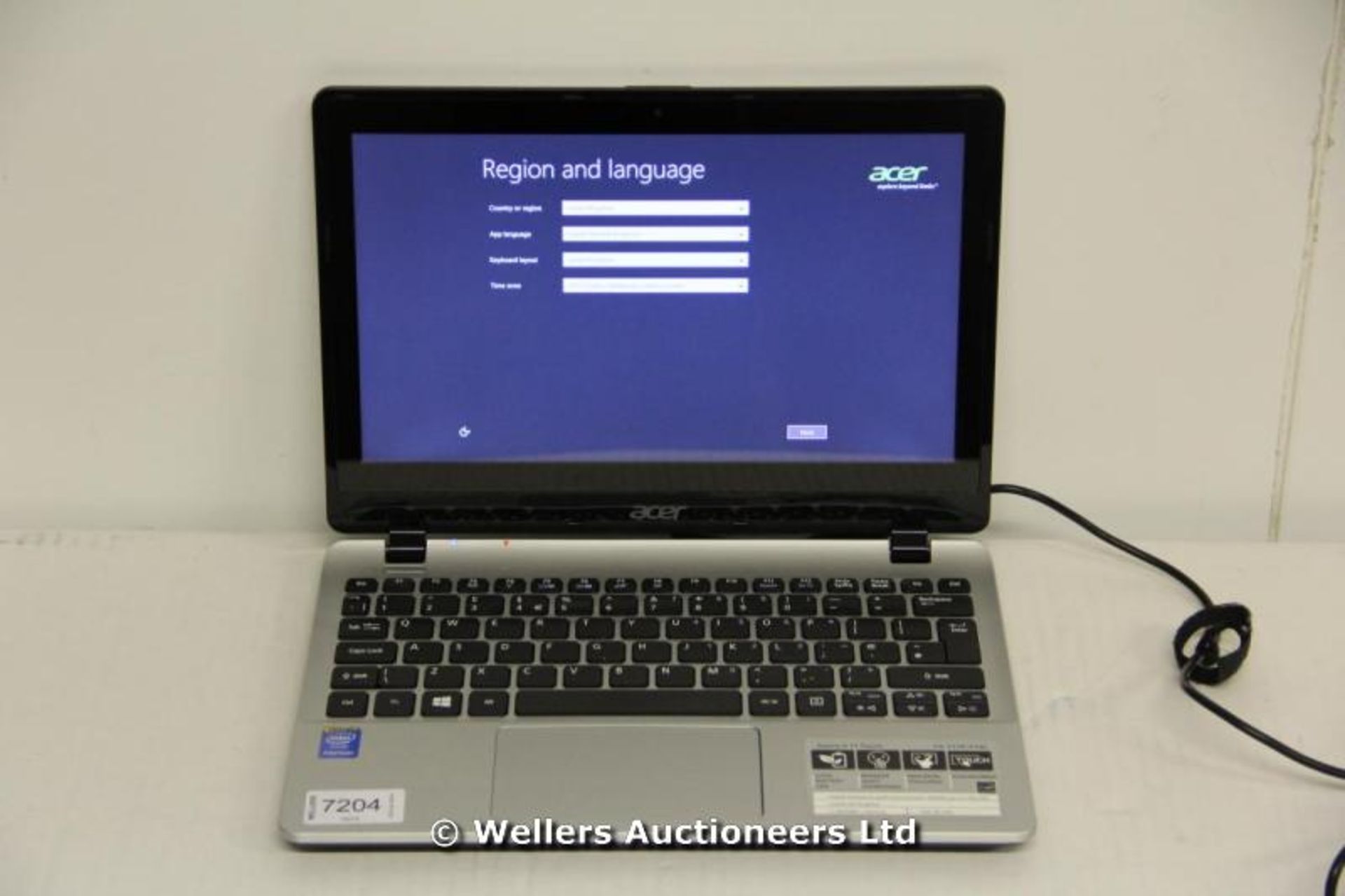 *"ACER ASPIRE V3-111P 11.6" TOUCH SCREEN HYBRID LAPTOP / INTEL PENTIUM N3530 2.16GHZ / RAM 4GB /