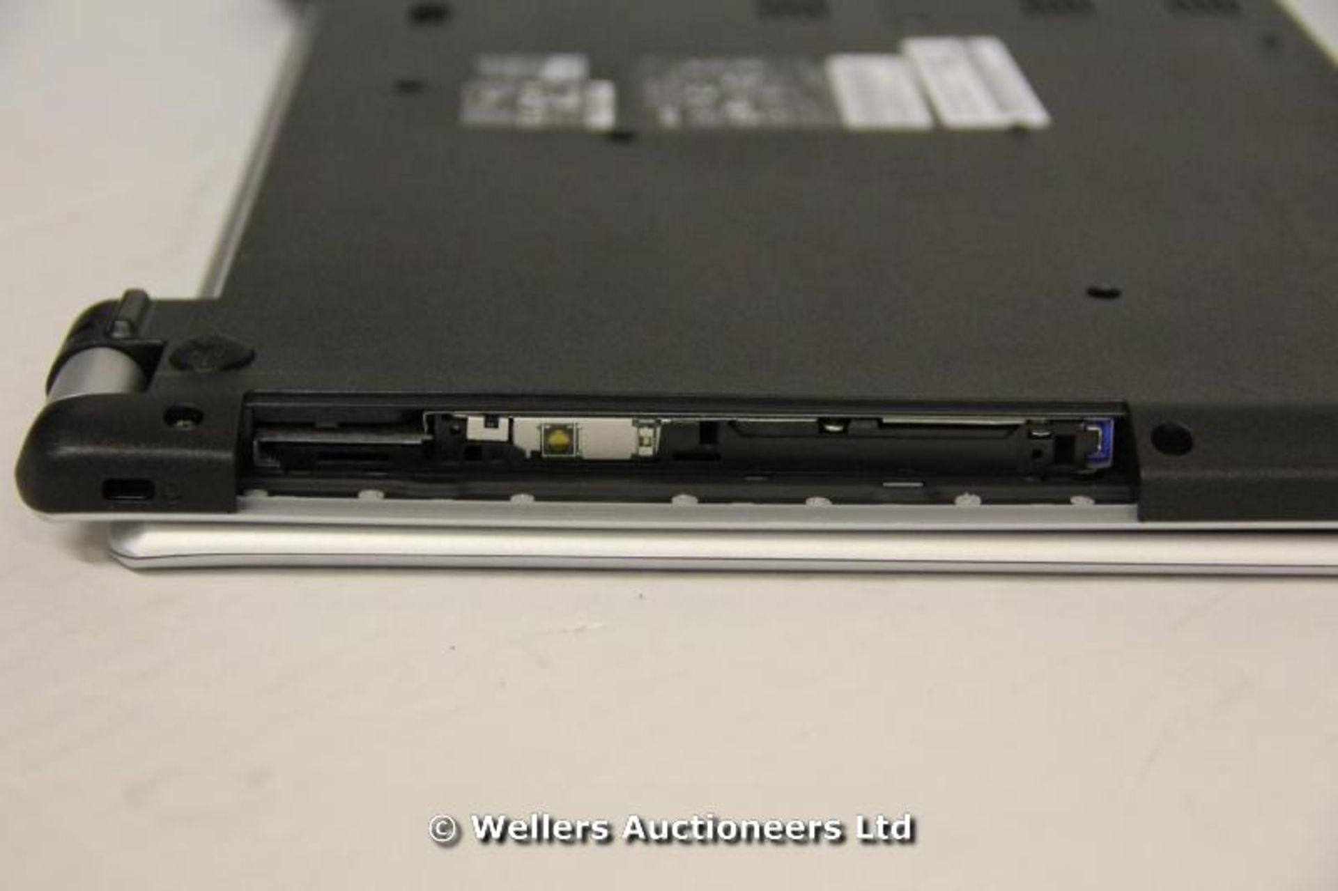 *"ACER ASPIRE V5-571P 15.6" TOUCH SCREEN LAPTOP / INTEL CORE I5 PROCESSOR / RAM 6GB / WITHOUT - Image 3 of 3