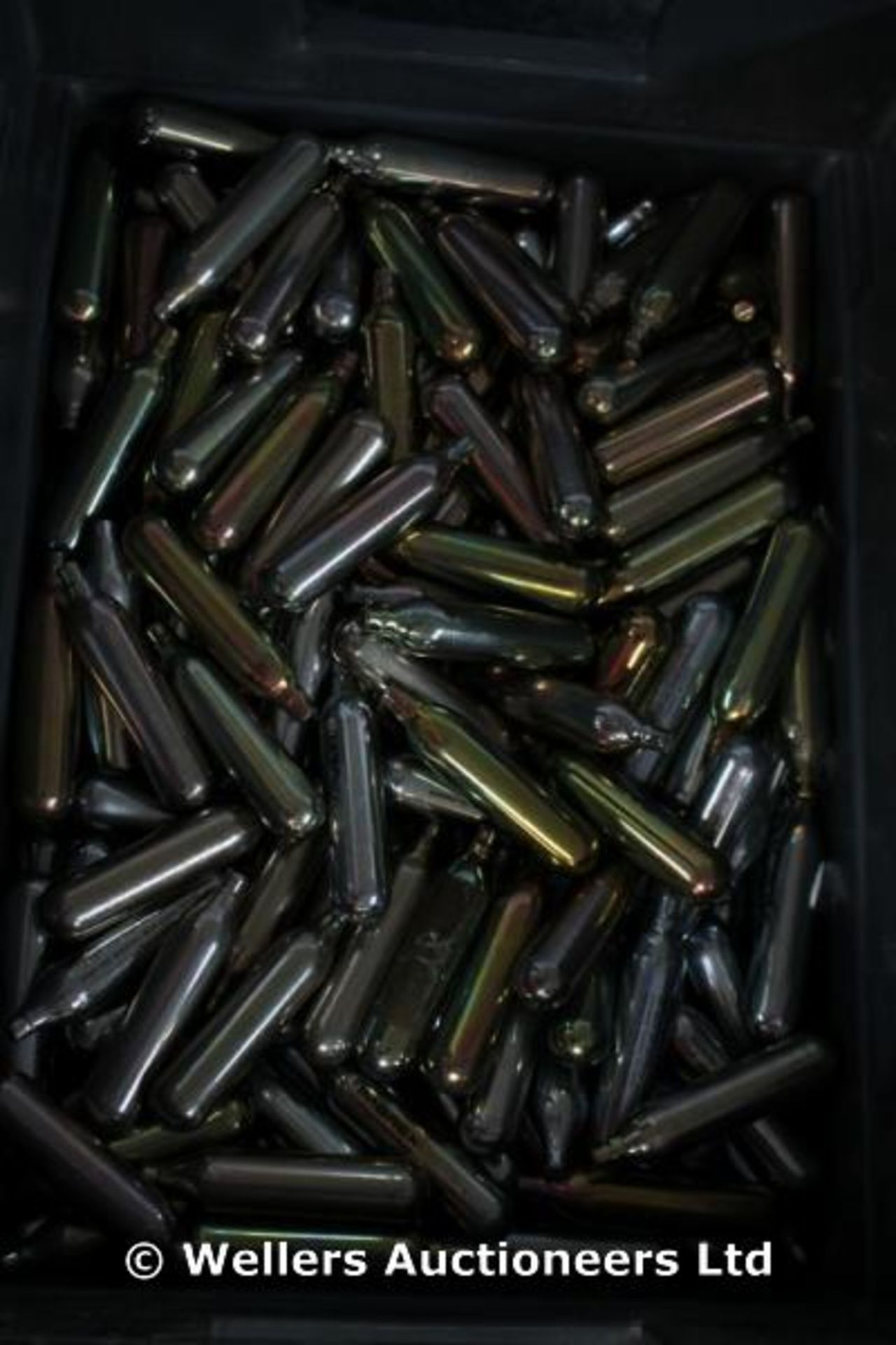 *APPROX 250 LOOSE C02 12G CANISTERS / GRADE: UNCLAIMED PROPERTY / UNBOXED[MK220515-810}