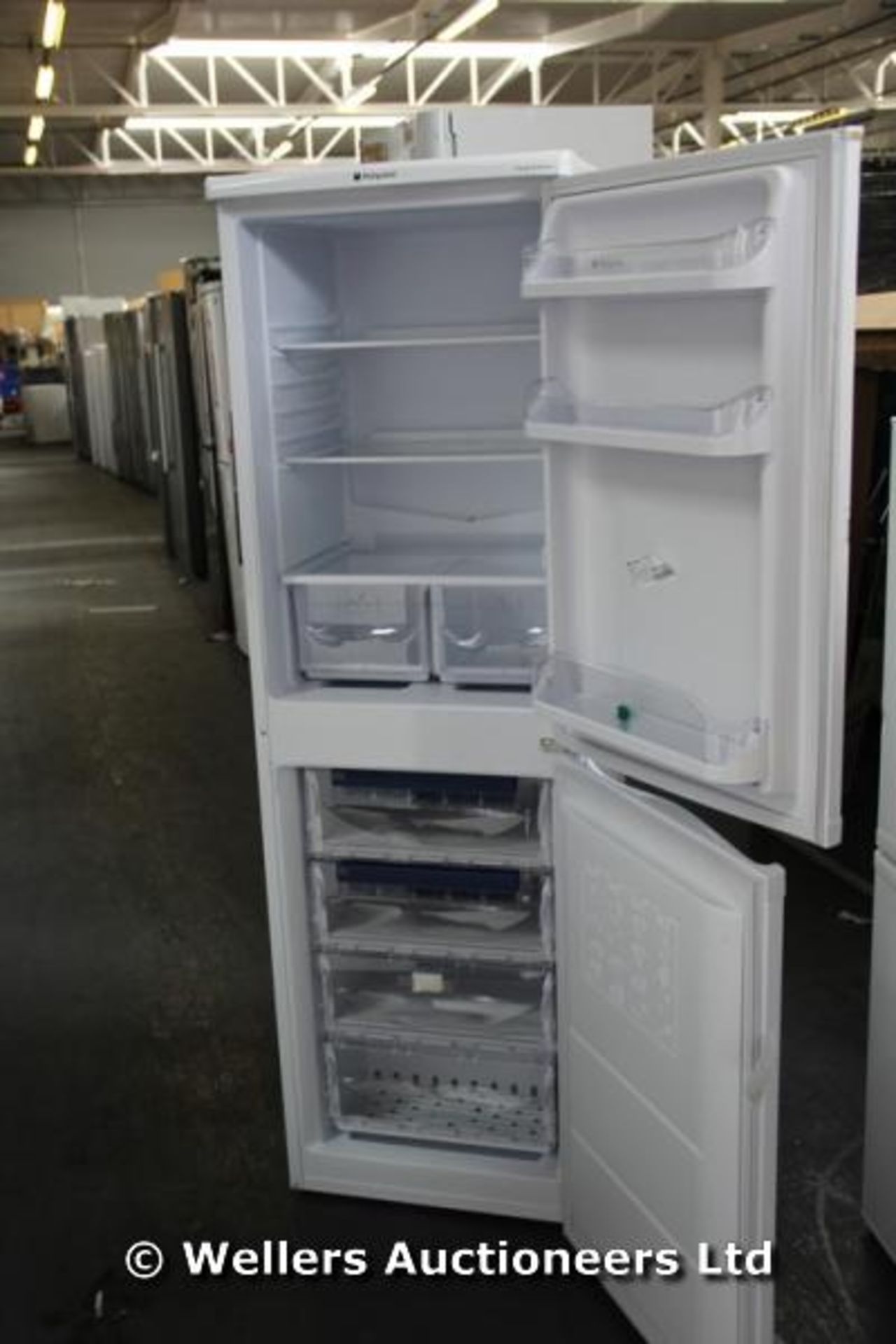 *HOTPOINT RFAA52P FRIDGE FREEZER / GRADE: RETAIL RETURN / UNBOXED (DC6) {#1205 [MK230515-3141}( - Image 2 of 2