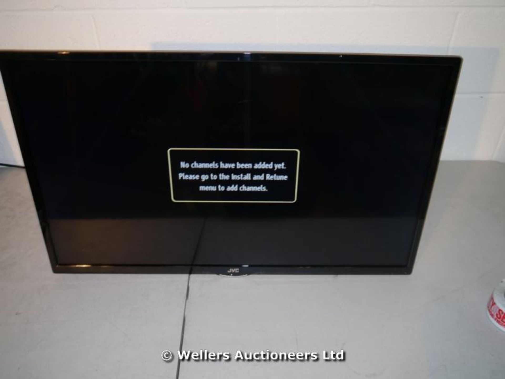 *JVC LT-32C740 SMART 32" HD LED TV WITH FREEVIEW / POWER / PICTURE / REMOTE / STAND / GRADE: