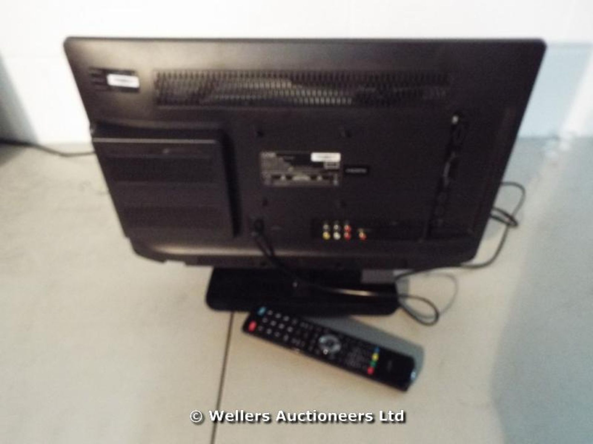 *"LOGIK L22FED13 22" LED HD TV WITH BUILT IN DVD PLAYER / POWER / PICTURE / REMOTE / STAND / - Image 2 of 2