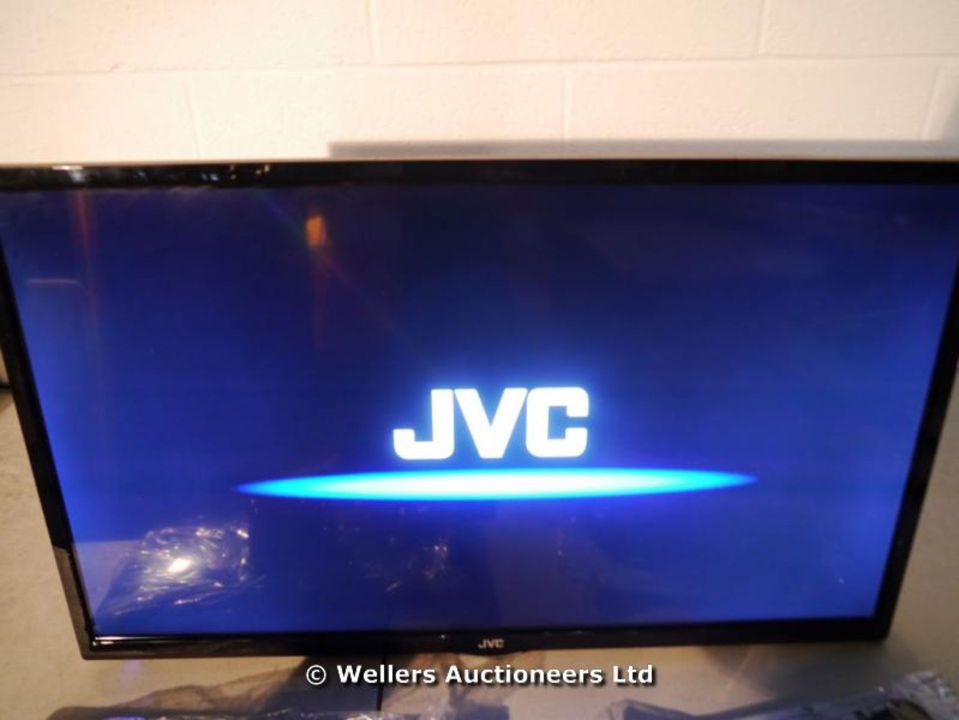 *JVC LT-32C740 SMART 32" HD LED TV WITH FREEVIEW / POWER / PICTURE / REMOTE / STAND / GRADE: