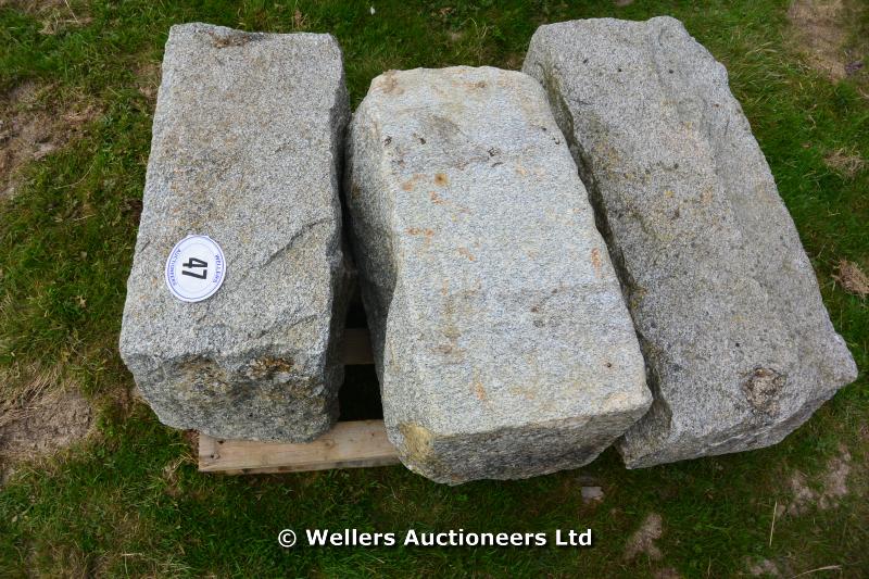 *A PALLET OF MIXED FEATURE STONE/STONE BLOCKS/STEPS