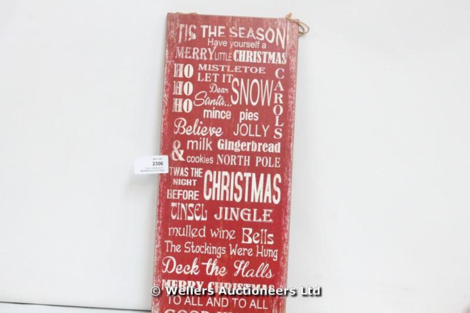 *X3 CHRISTMAS RED/WHITE WOOD WALL PLAQUE / GRADE: NEW / UNBOXED (DC3) {#1162 [MK260515-2306}