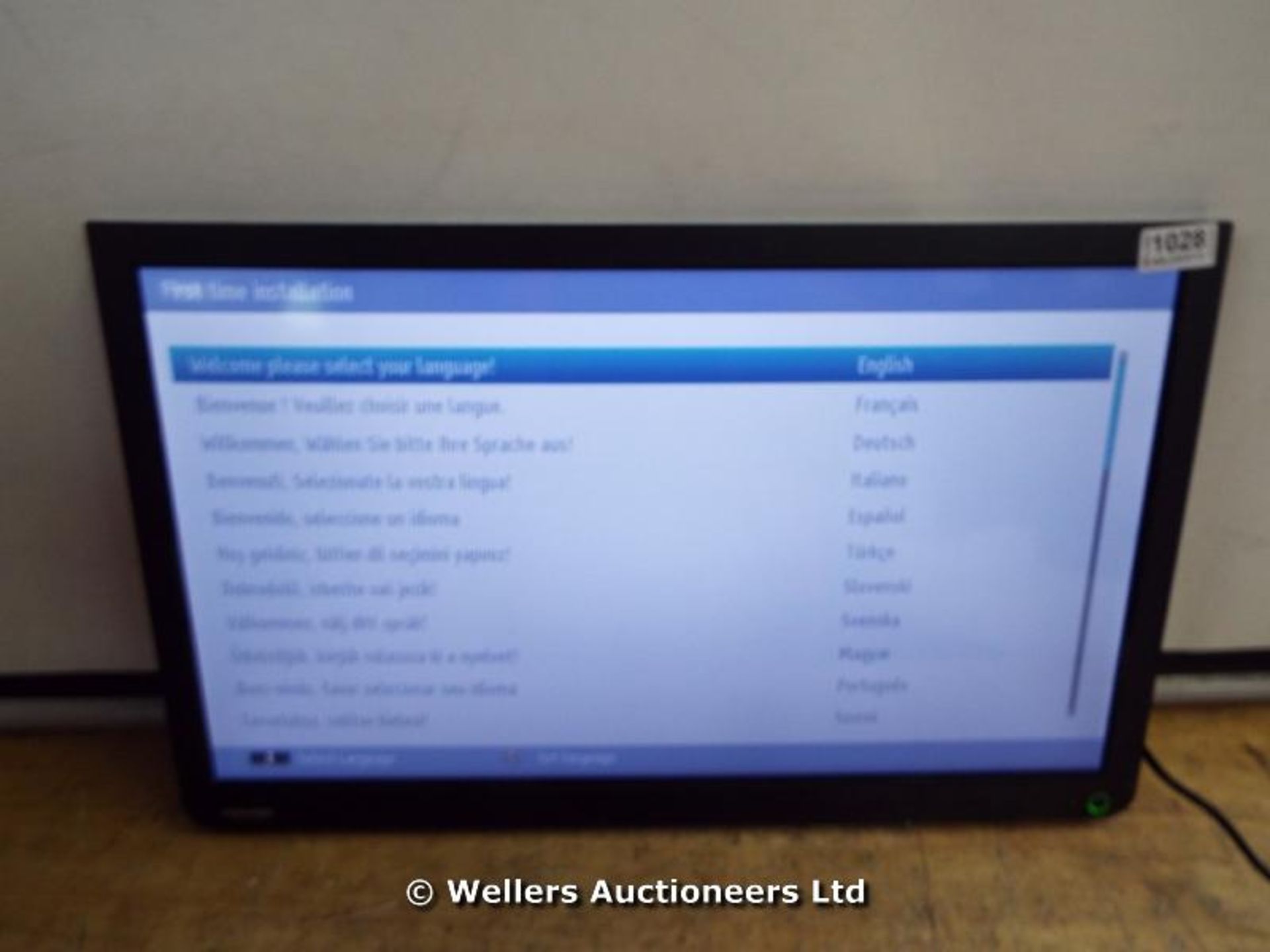 *"TOSHIBA 24W1333B 24" HD LED TV / POWER / PICTURE / NO REMOTE / WITH STAND / ORIGINAL BOX (4054902)