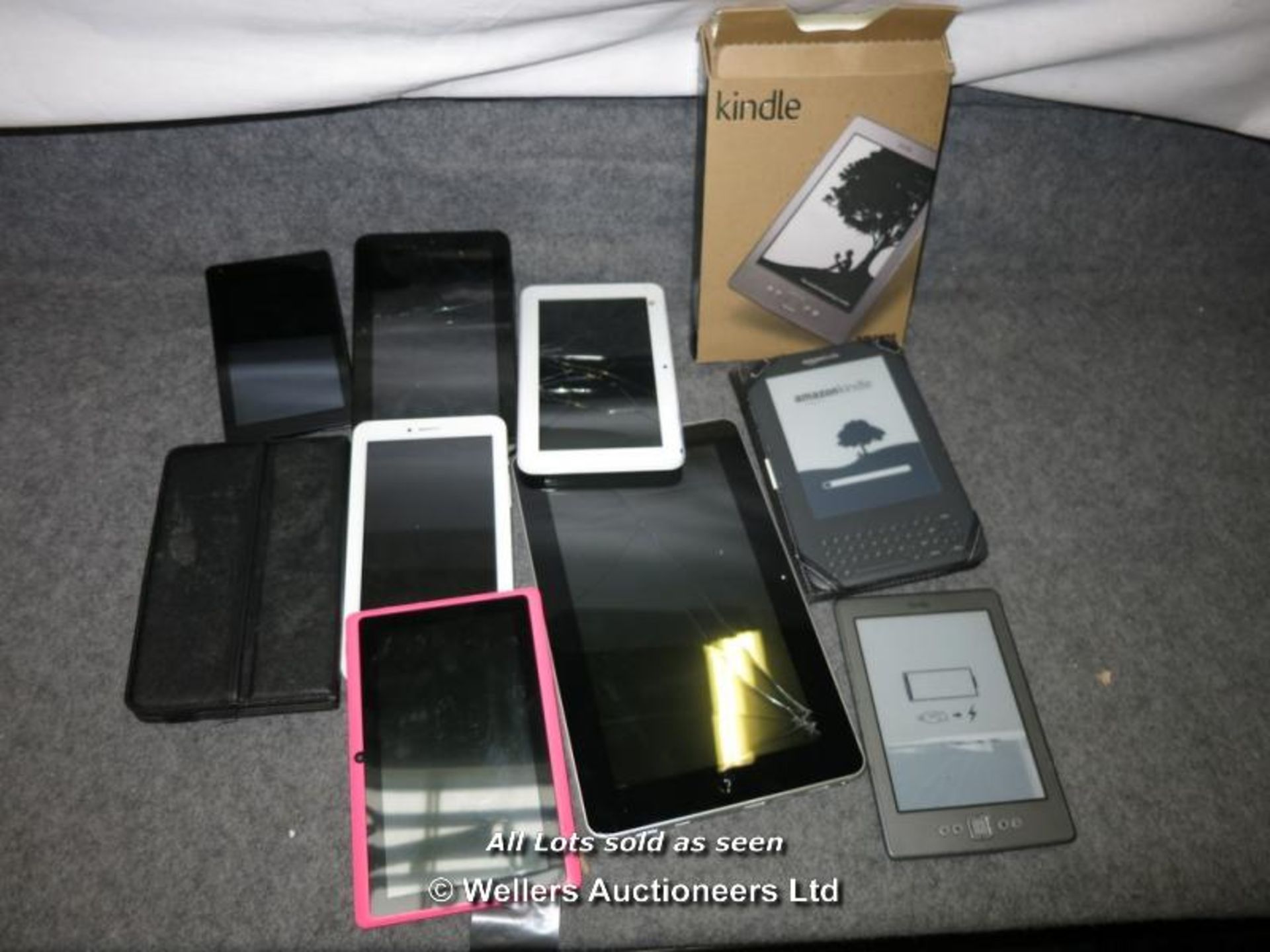 10X LOOSE TABLETS AND KINDLES IN NEED OF REPAIR / GRADE: UNCLAIMED PROPERTY / UNBOXED (DC2){